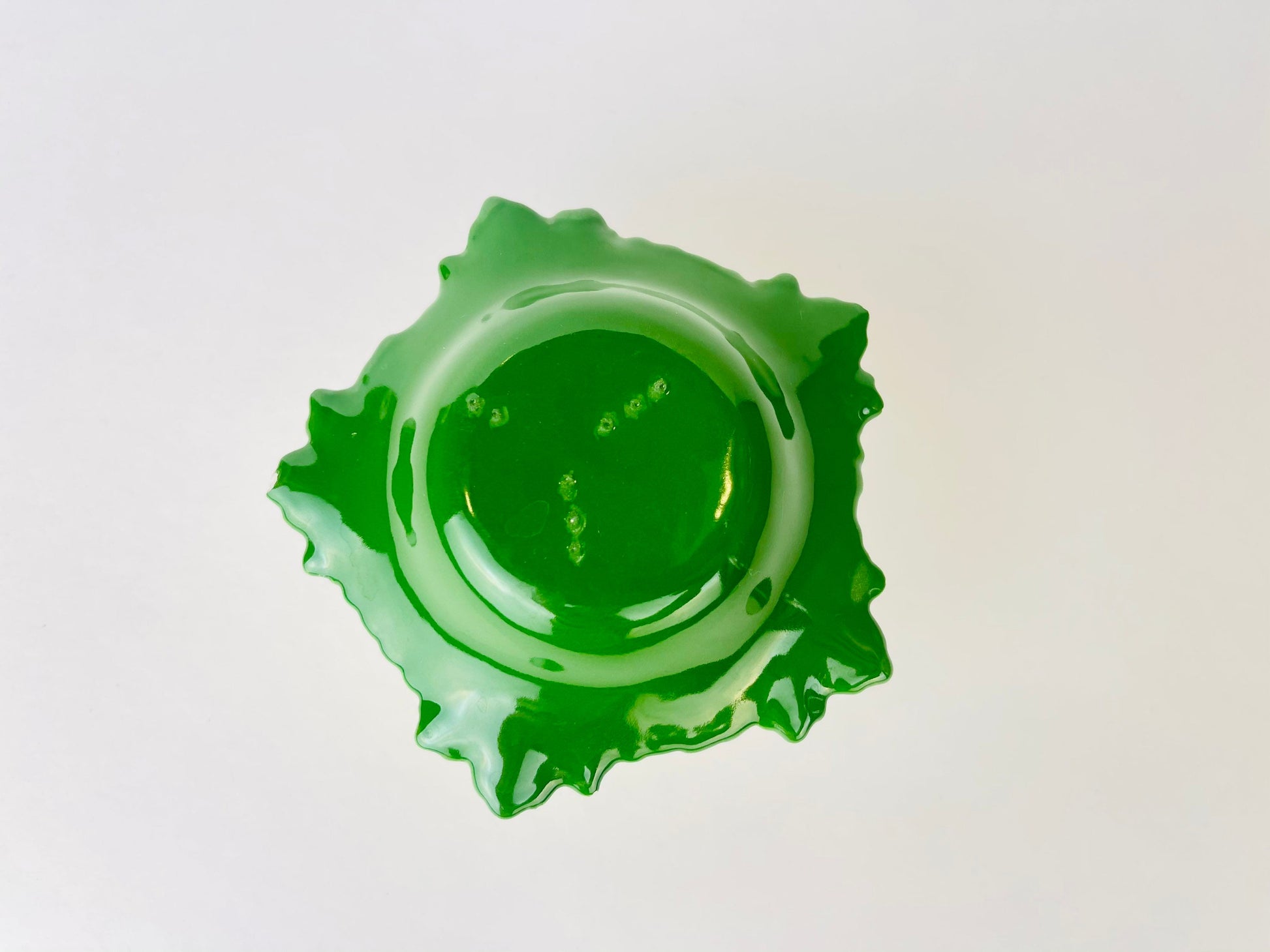 Product image for 'vintage tea light ceramic candle holder white flower green bottom' (view 161bf3)