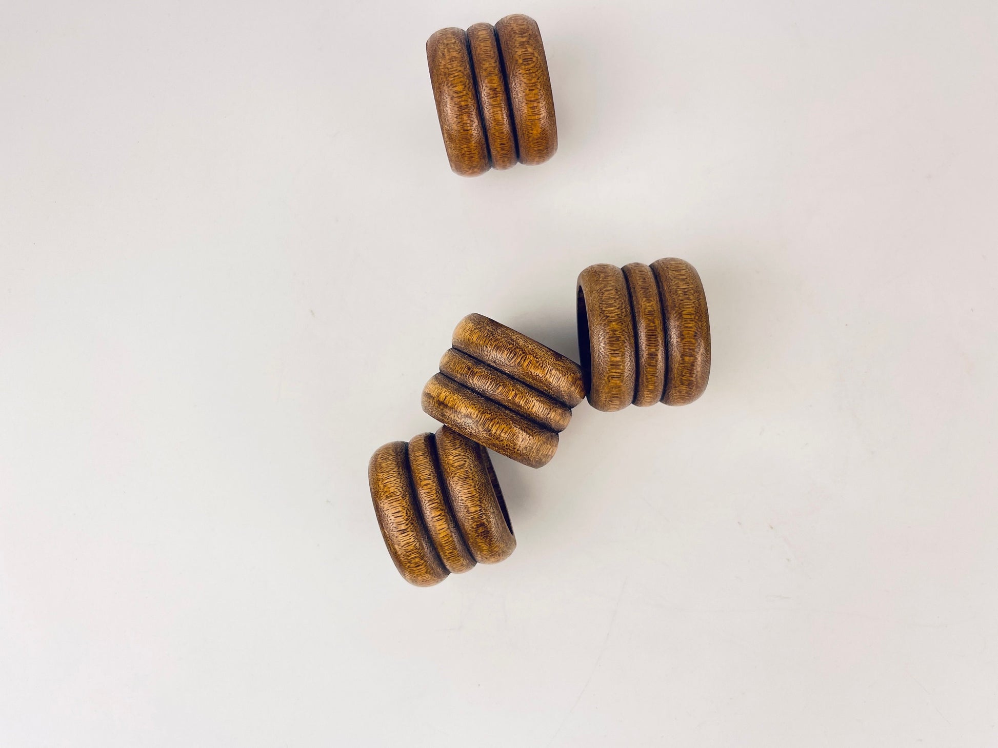 Product image for 'vintage round ribbed wood napkin ring holders set of four 4' (view 6adfa3)