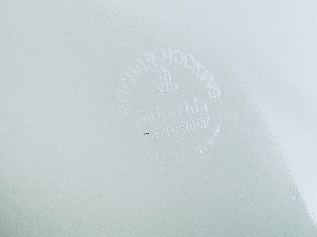 Product image for 'vintage anchor hocking suburbia pattern white gold gilt rim scallopped shell milk glass dinner plates made in usa sold separately' (view a18bf5)