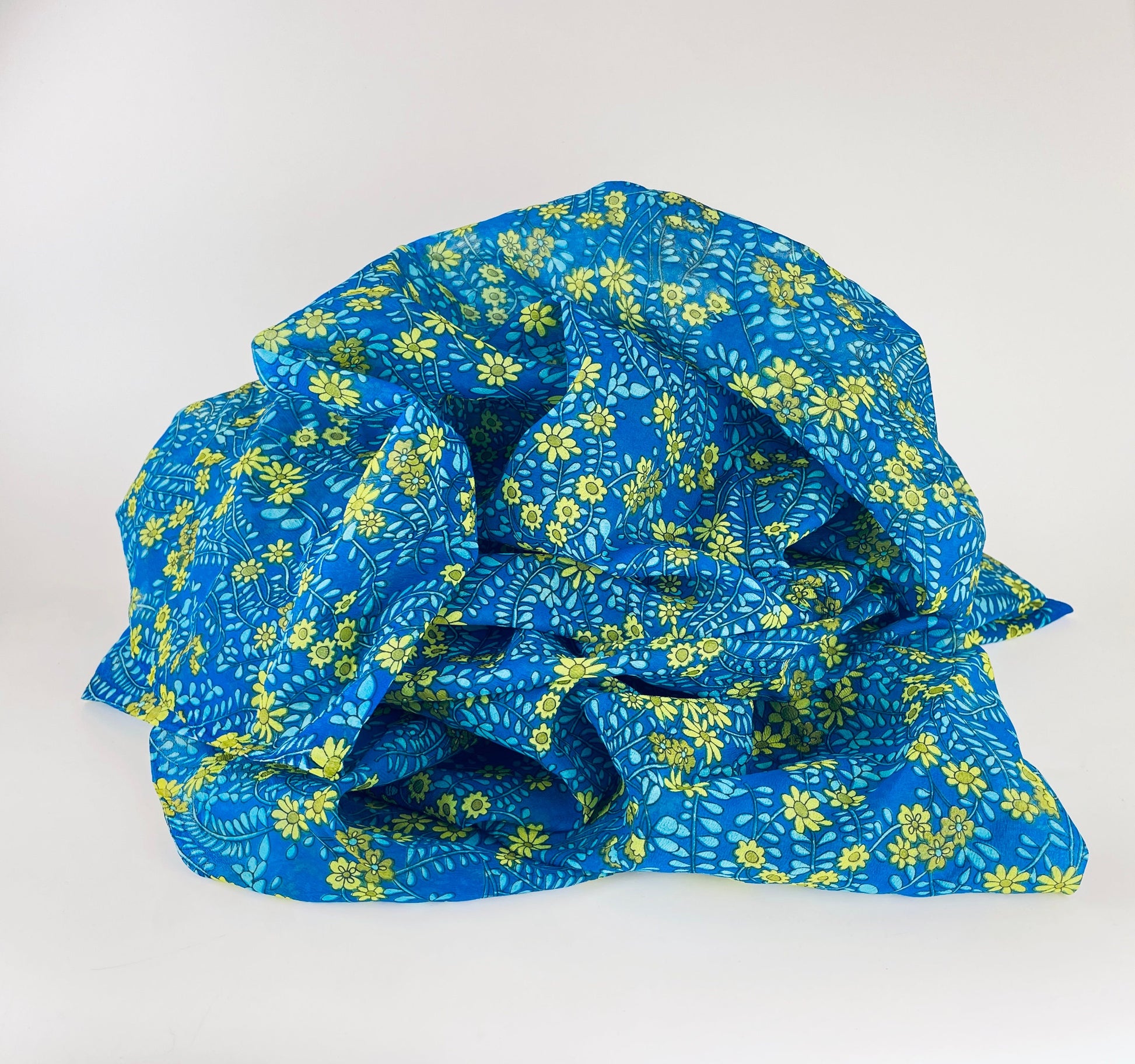 Product image for 'vintage blue yellow floral semi sheer polyester fabric 41 x 88' (view e30cc5)