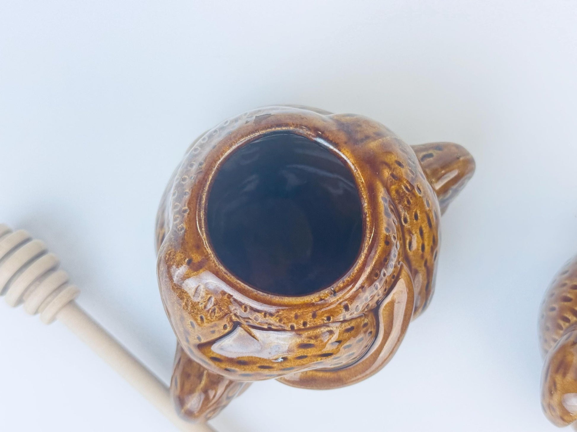 Product image for 'vintage glazed ceramic bear honey pot jar wooden honey dipper' (view 8b8895)