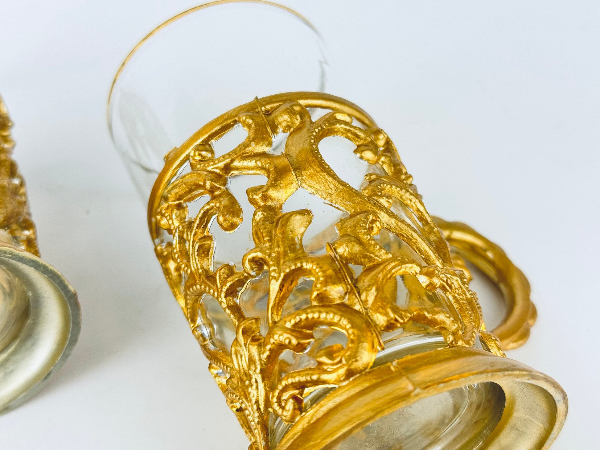 Product image for 'vintage ornate gold gilt hand painted handled glasses set of two 2 made in italy' (view 2e039d)