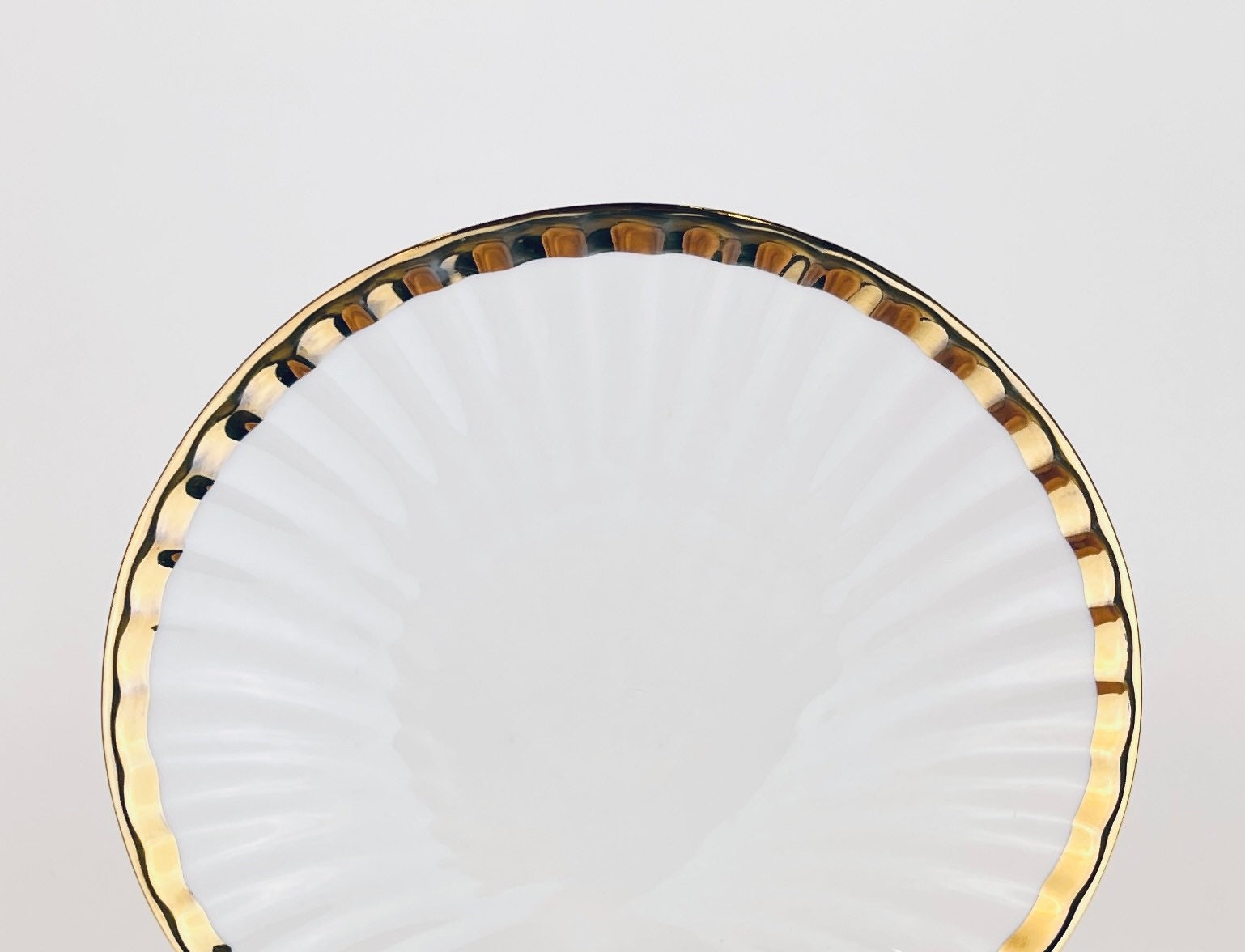 Product image for 'vintage porcelain shell ring soap dish gold rimmed edge genuine bavarian made in western germany' (view d32ca0)