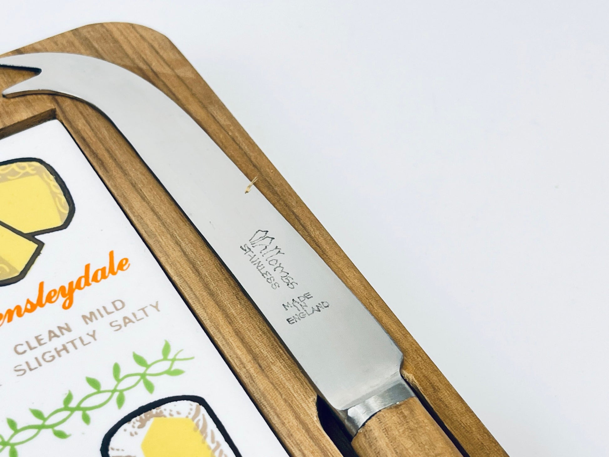 Product image for 'vintage walnut cheese charcuterie board knife set made in england gift box included' (view d29841)