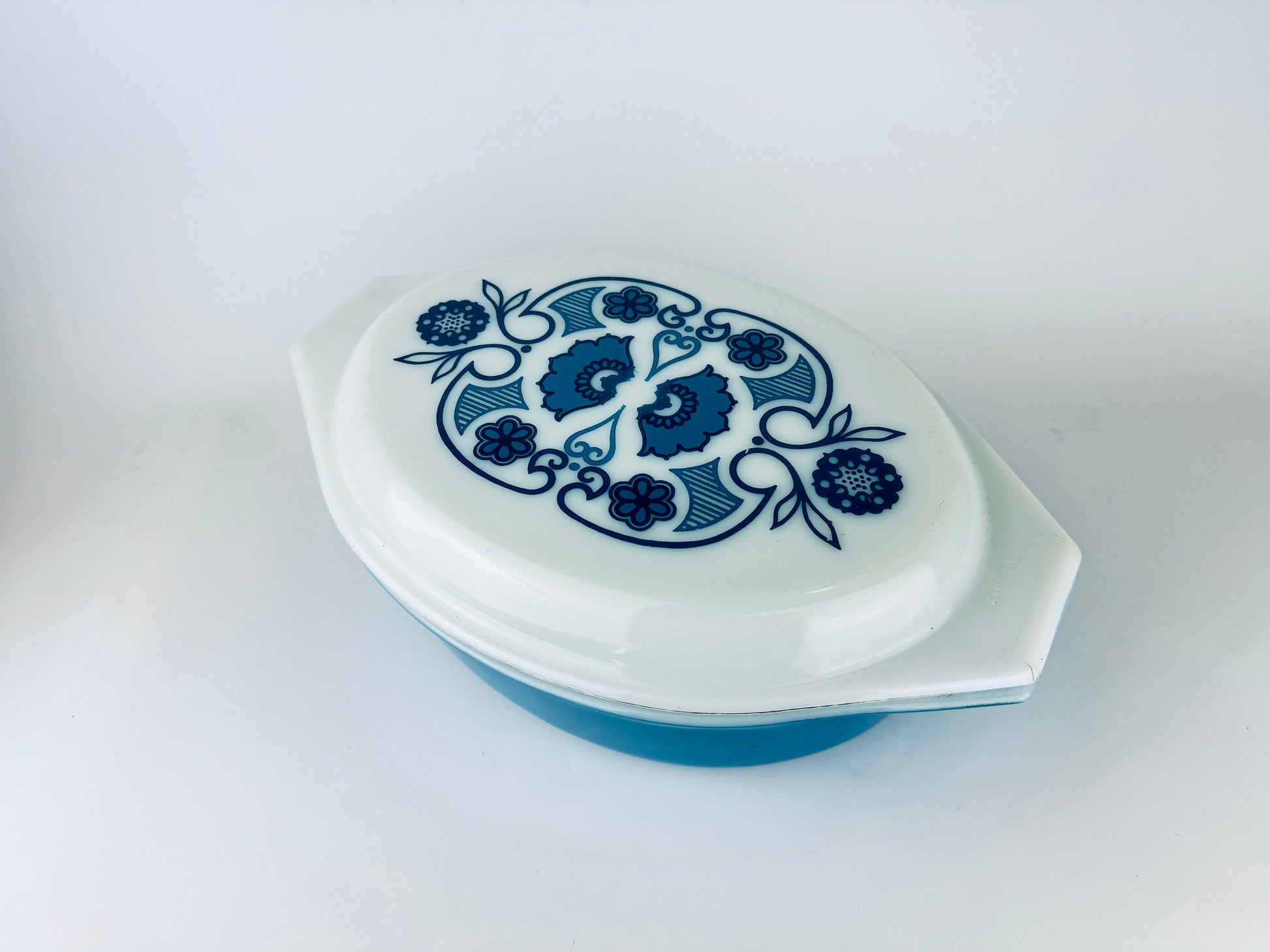 Product image for 'vintage horizon blue pyrex oval casserole dish 2 1 2 qt made in usa' (view cbaf12)