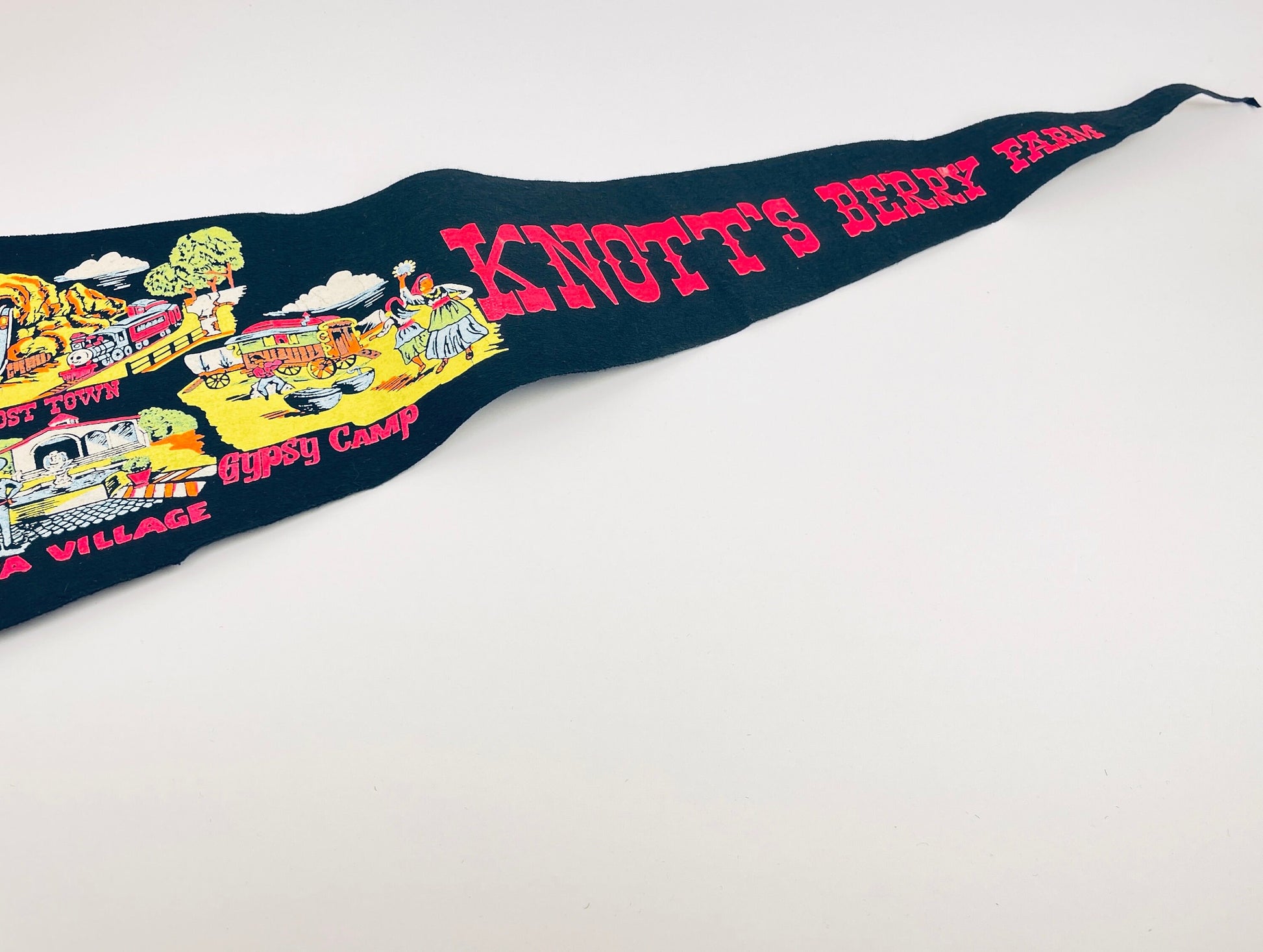 Product image for 'vintage knotts berry farm tapered pennant wall hanging' (view ac6971)