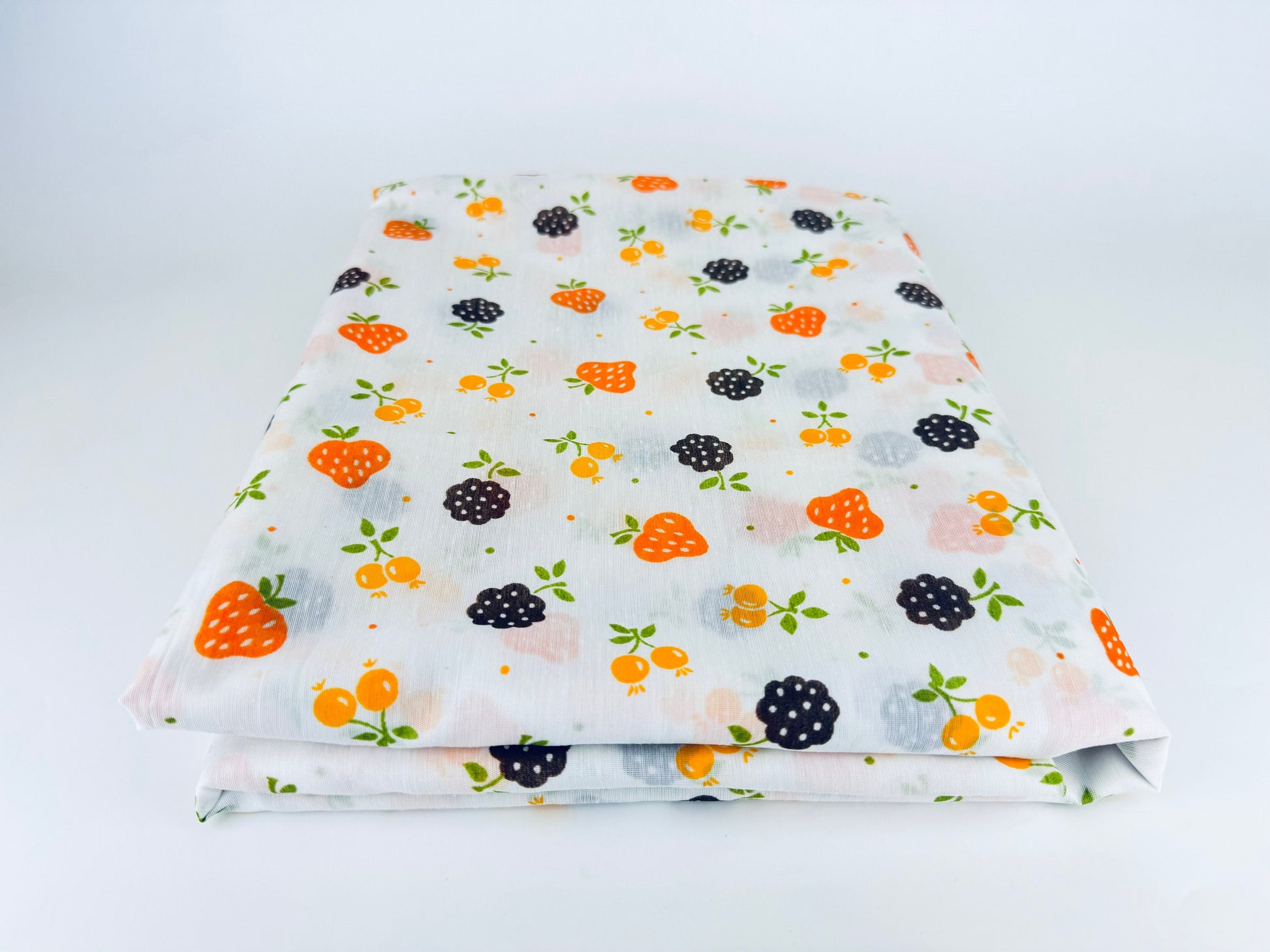 Product image for 'vintage semi sheer summer fruit fabric cheery strawberry design 45 x 116' (view 76e851)