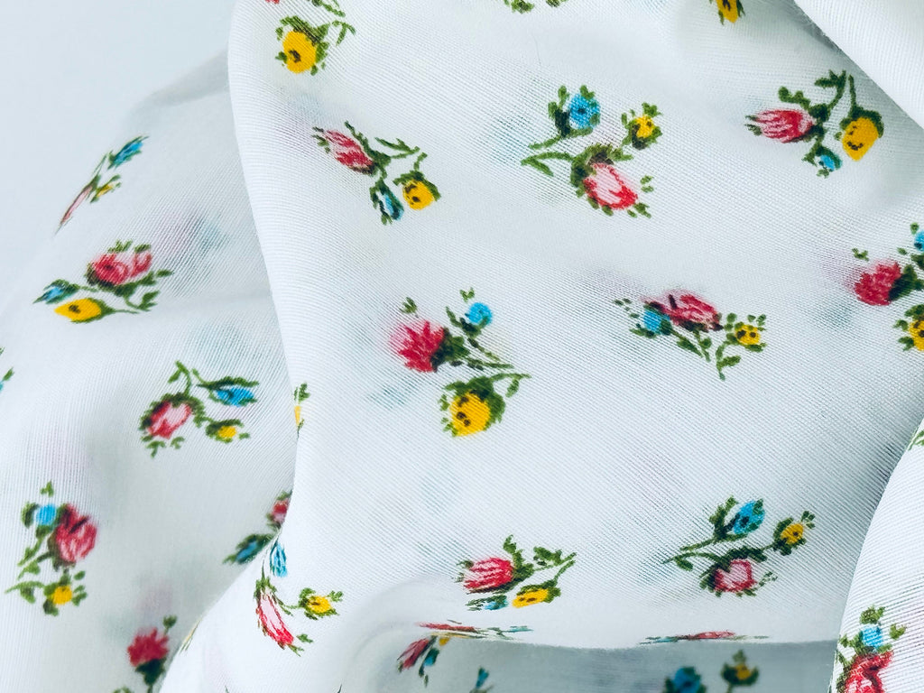 Product image for 'vintage floral bouquet print semi sheer polyester fabric material 45 x 106' (view 64b141)