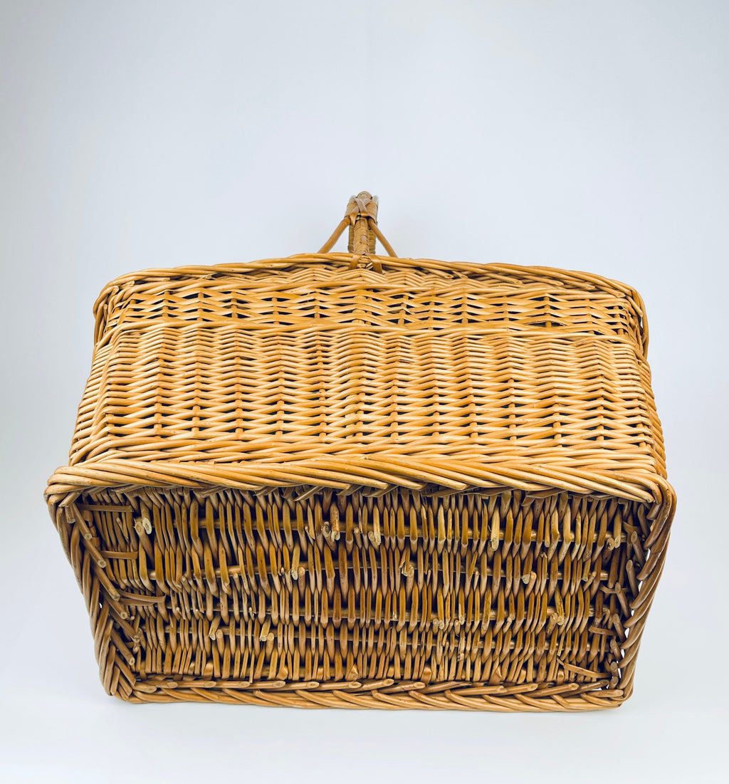 Product image for 'vintage dagmar leather wicker picnic basket made in poland' (view b9c0d2)