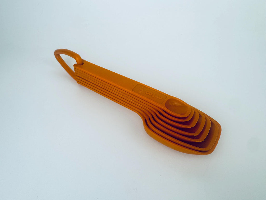 Product image for 'vintage 1980s tupperware orange plastic stacking measuring spoons classic retro kitchenware' (view 0980b6)