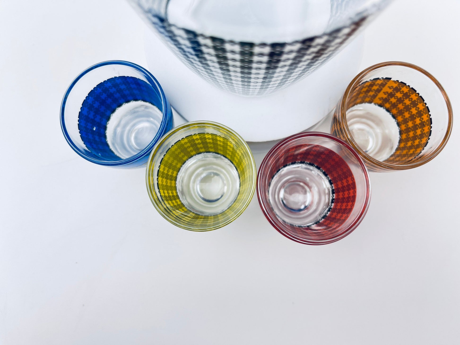 Product image for 'vintage houndstooth glass decanter shot glass barware set made in france' (view a14794)