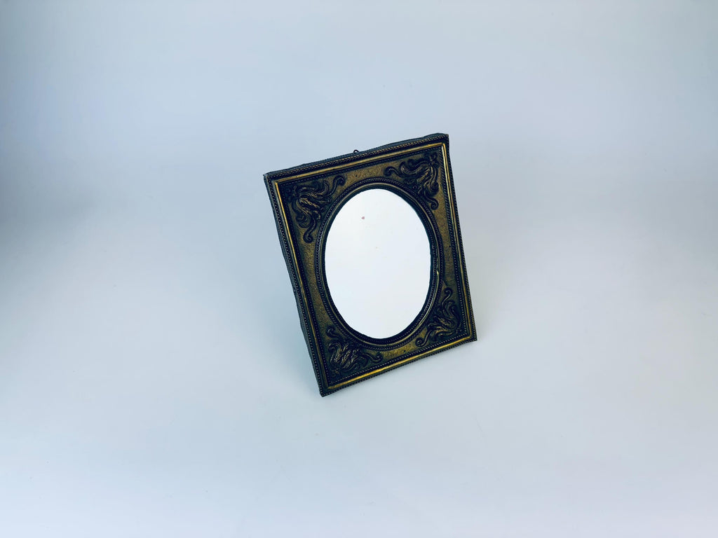 Product image for 'antique small brass oval wall mounted mirror' (view bad683)