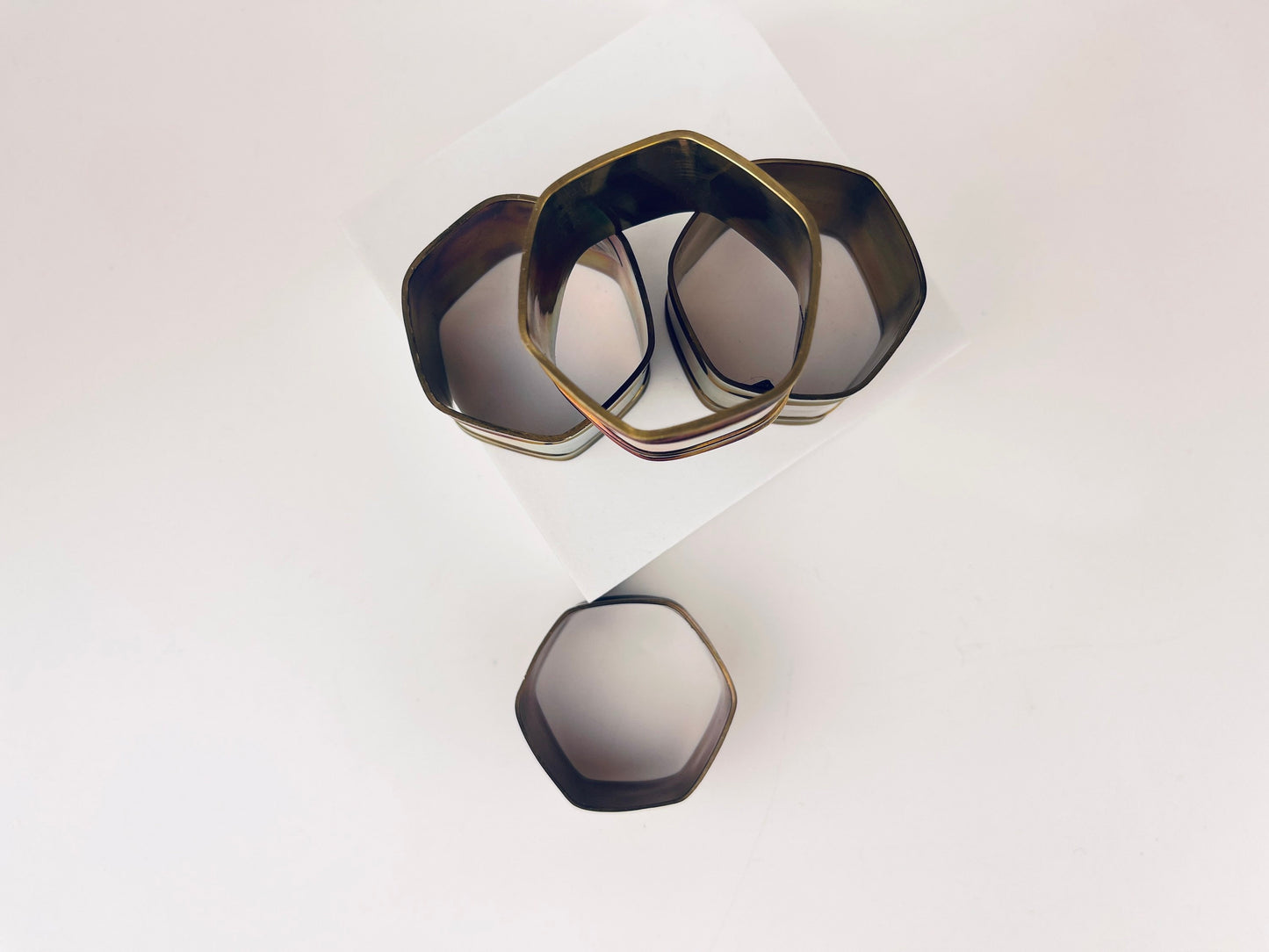 Product image for 'vintage hexagonal brass napkin ring holders set of four 4 attractive aged patina' (view 798ec4)