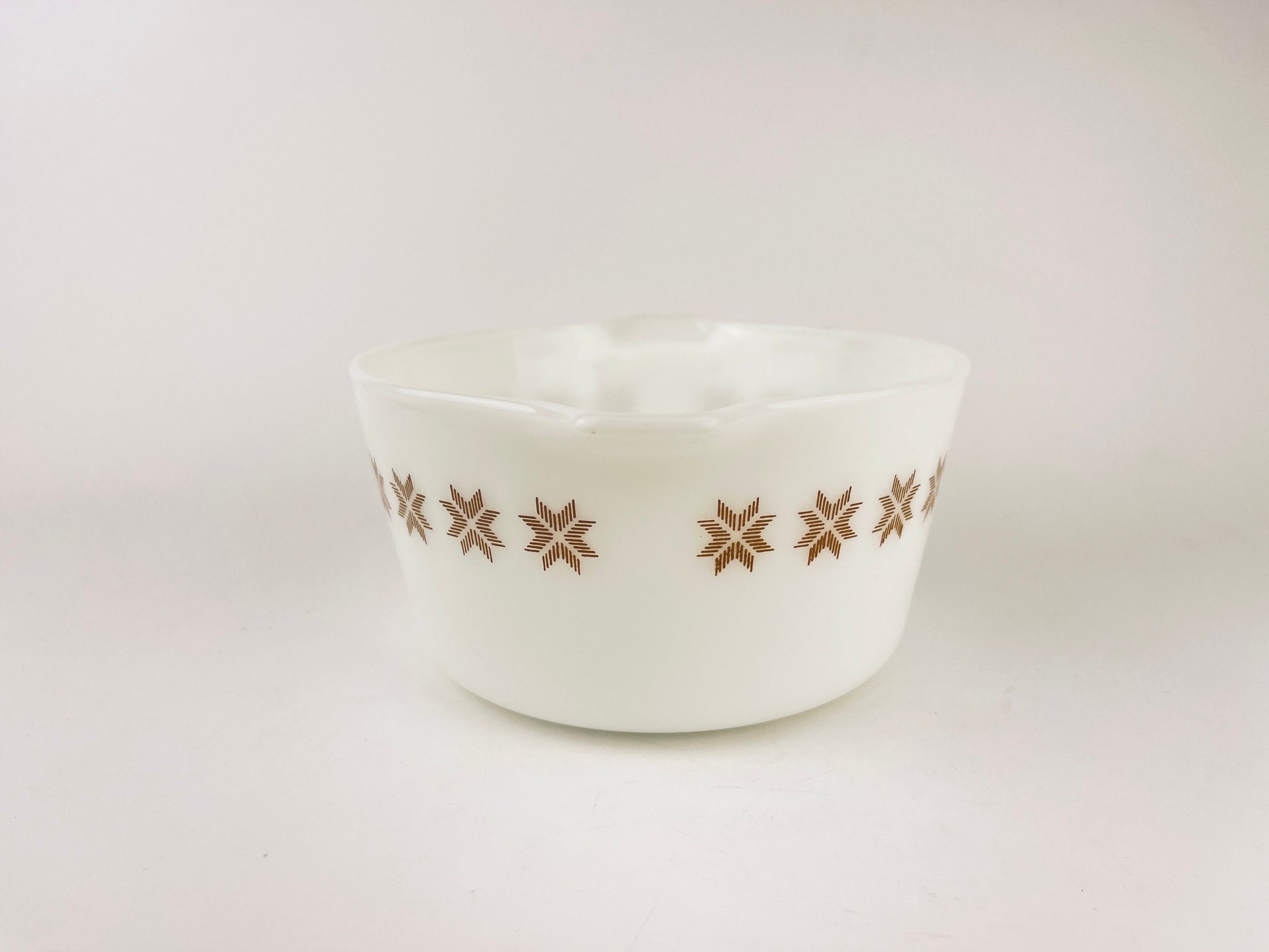 Product image for 'vintage town country pyrex casserole dish 473 1 qt brown point star design' (view 77a475)