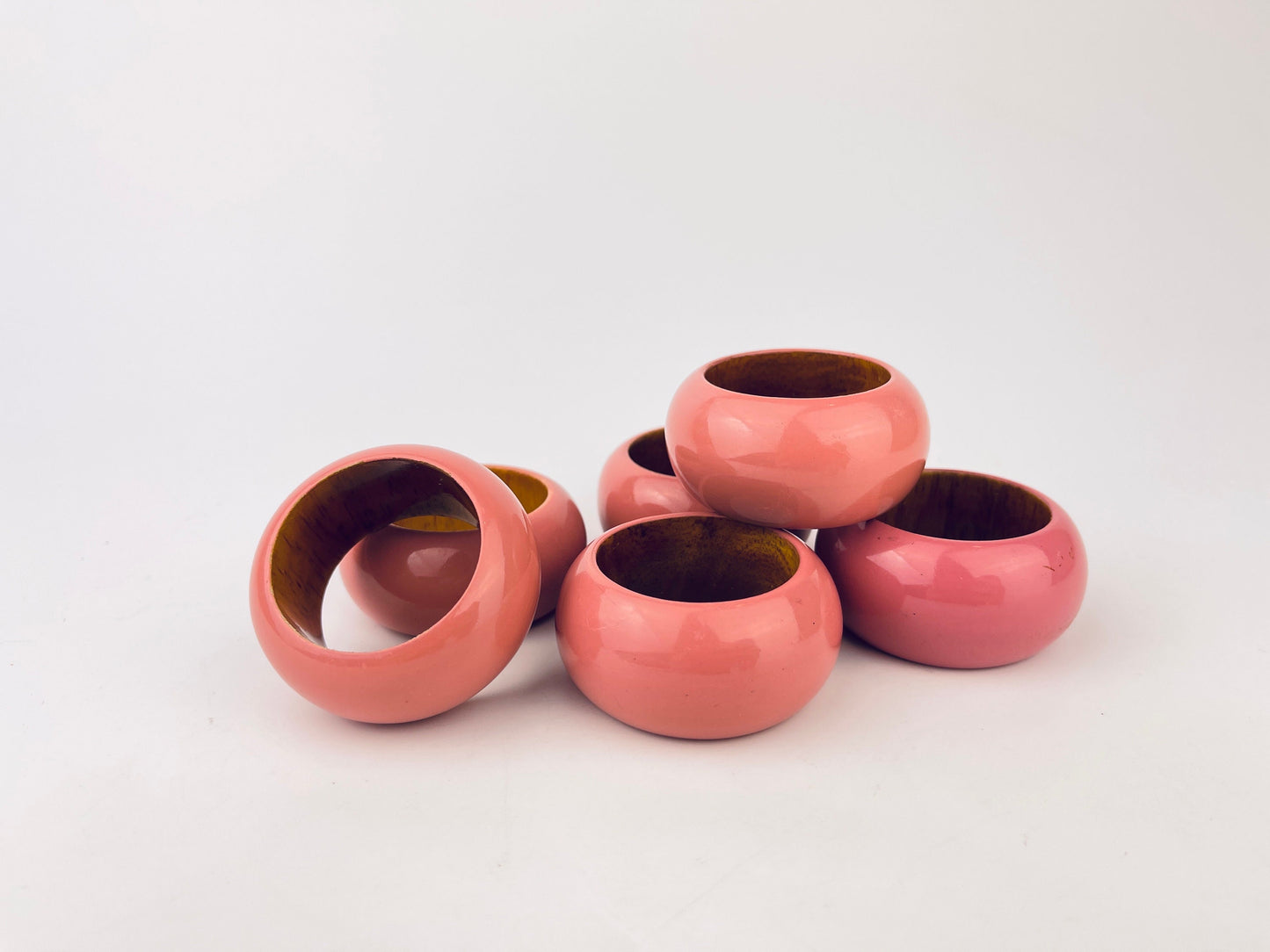 Product image for 'vintage glossy pink wooden napkin ring holders set of six 6' (view 9bccb1)