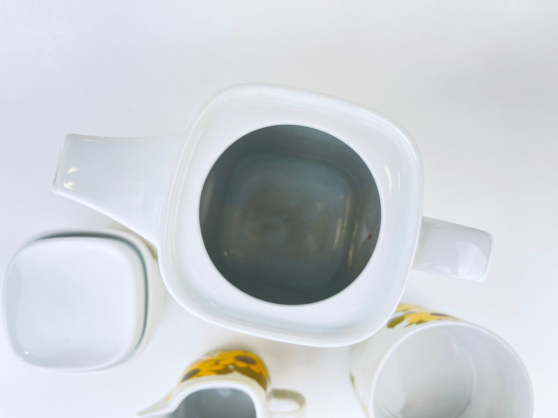 Product image for 'vintage yellow daisy tea set schirnding bavaria tea kettle cream sugar tea cups' (view 2e05a5)