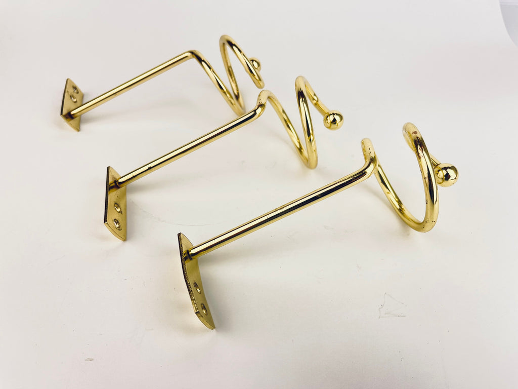 Product image for 'vintage brass swirl spiral brass wall hook aged metal patina set of three 3' (view 91b2ab)