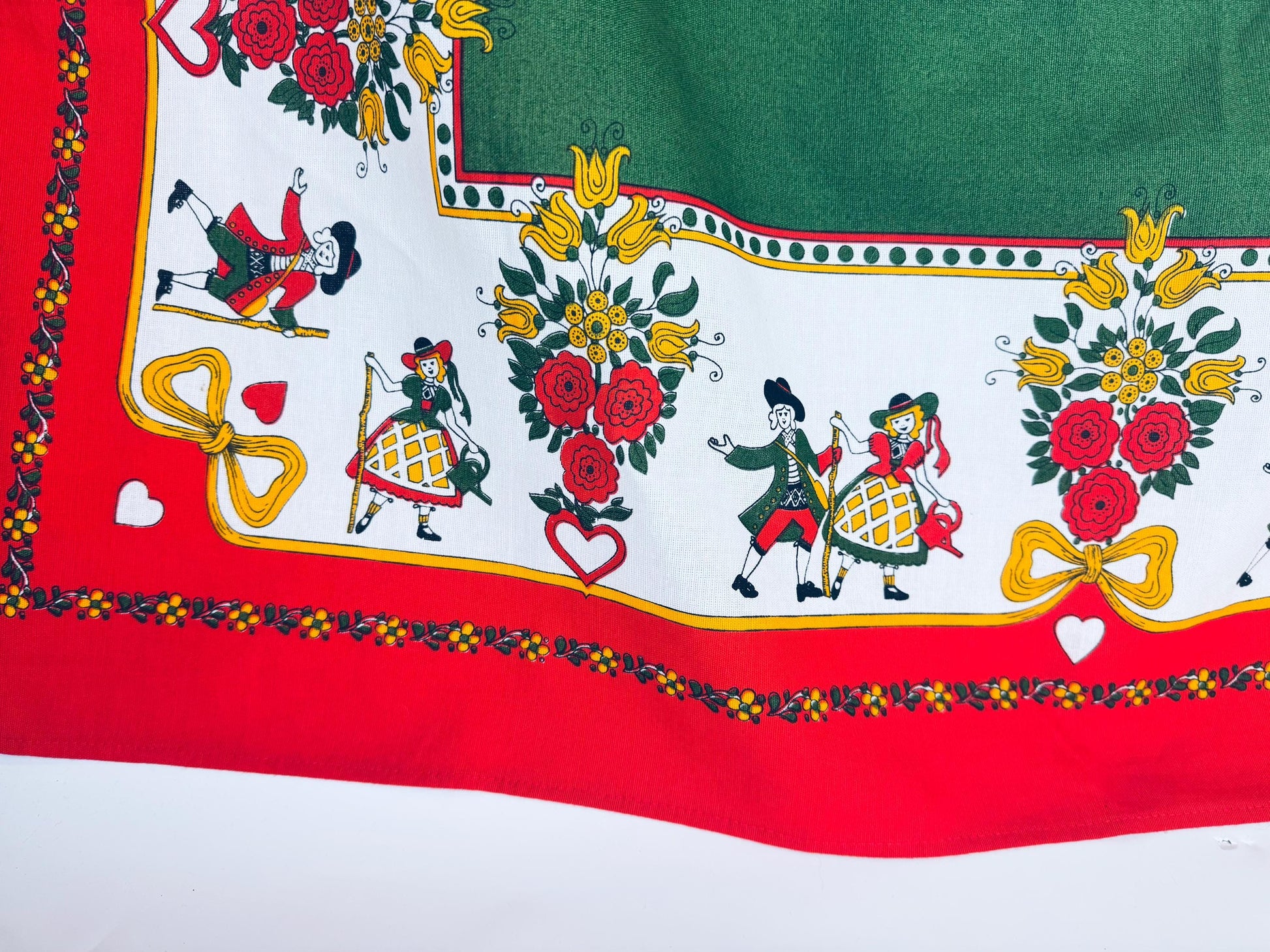 Product image for 'vintage folk art floral print edge square table cloth 40 x 40' (view ed65d1)