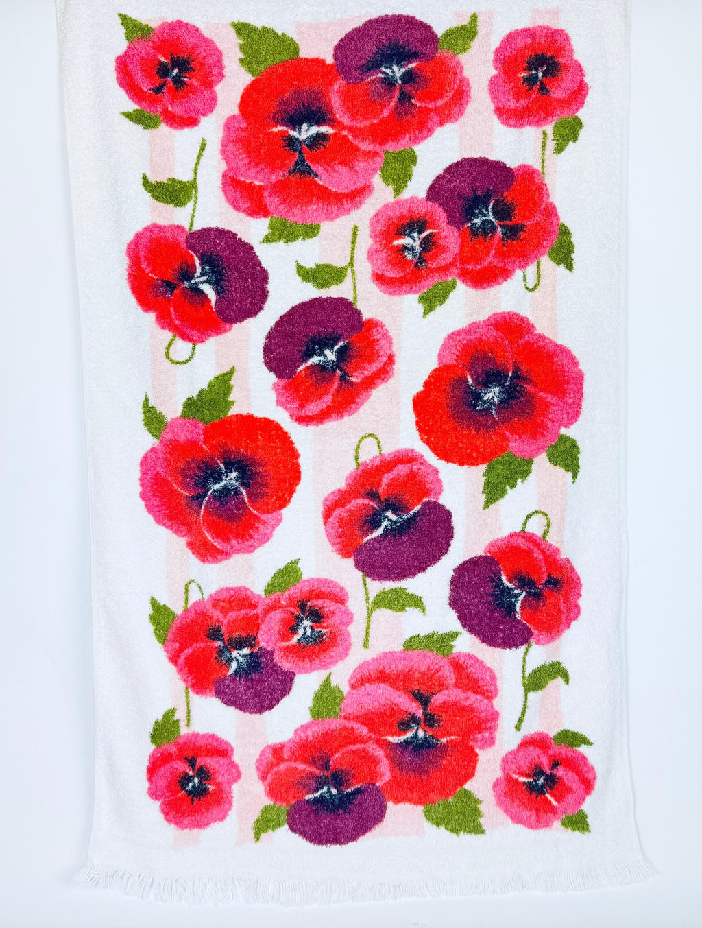 Product image for 'vintage pink purple pansies floral fringe bath towel made in canada' (view 5d42eb)