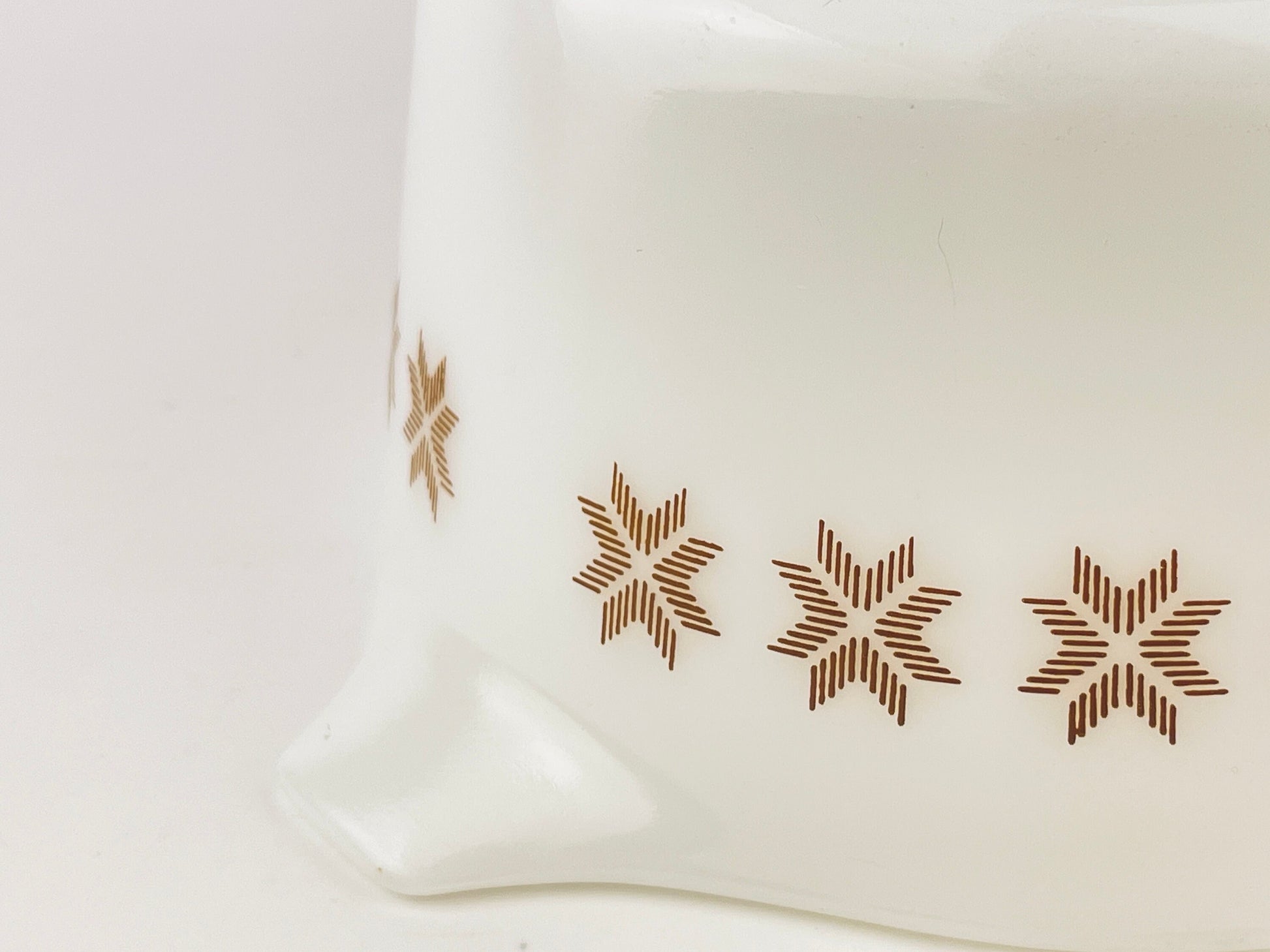 Product image for 'vintage town country pyrex casserole dish 473 1 qt brown point star design' (view 9c5275)
