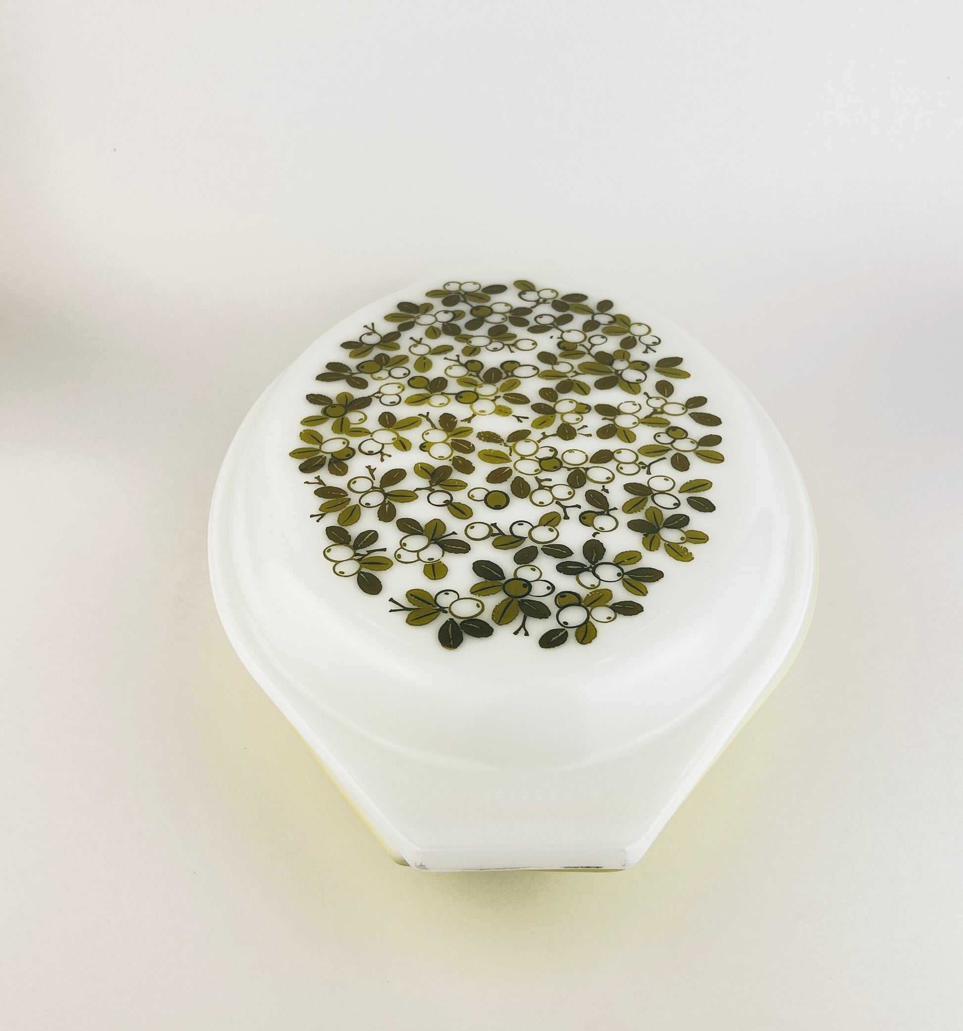 Product image for 'vintage verde pyrex divided casserole dish 1 5 qt green olive branch pattern' (view 3cff05)
