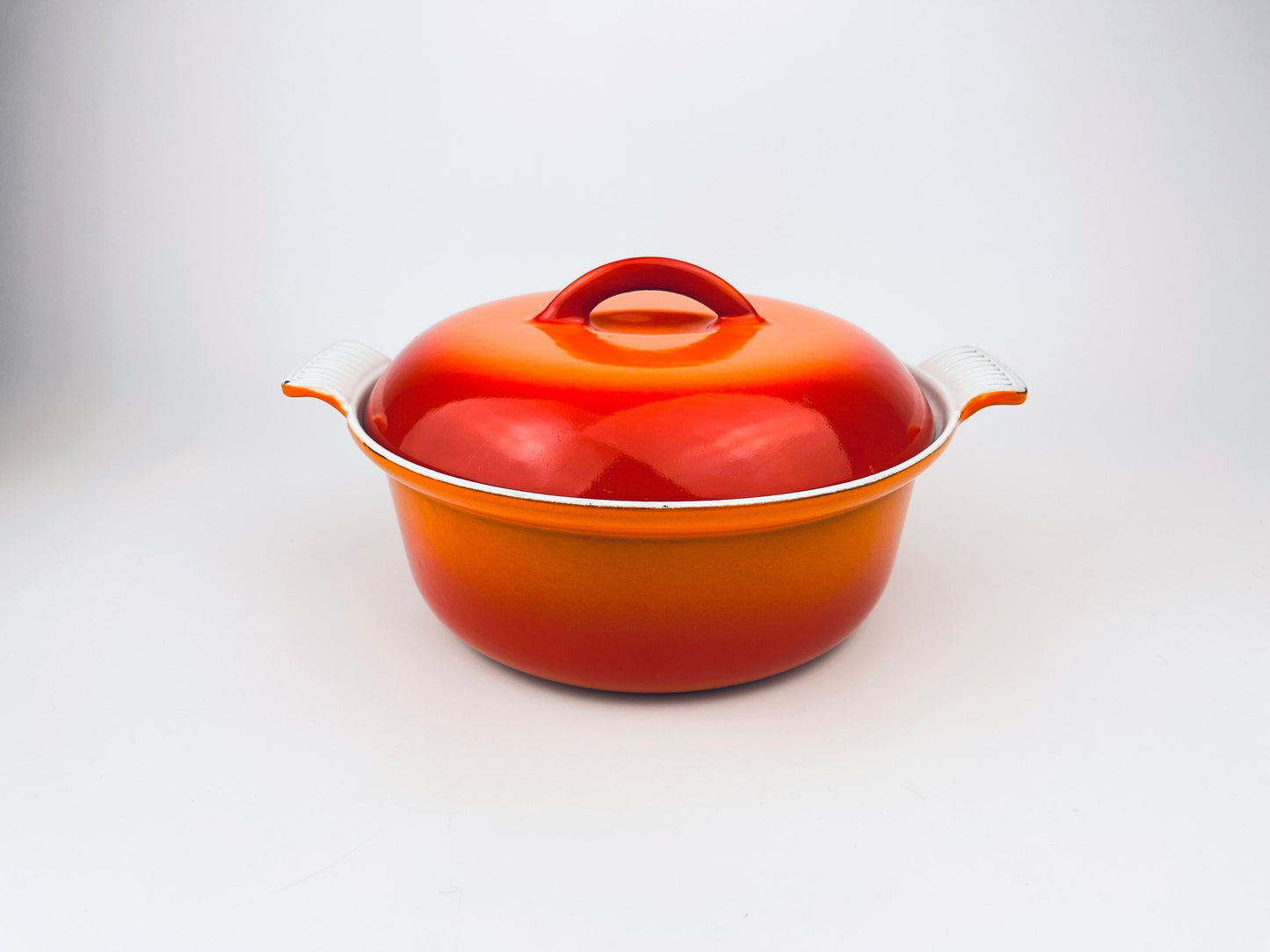 Product image for 'vintage descoware cast iron circular dutch oven ombre orange enamelled m 17 d 22 made in belgium' (view 802825)