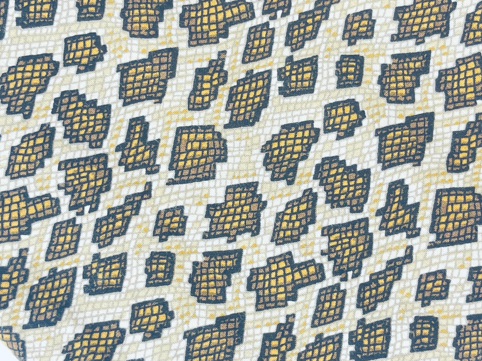 Product image for 'vintage faux snake pattern fabric material 36 x 42 second skin' (view 5fe56d)