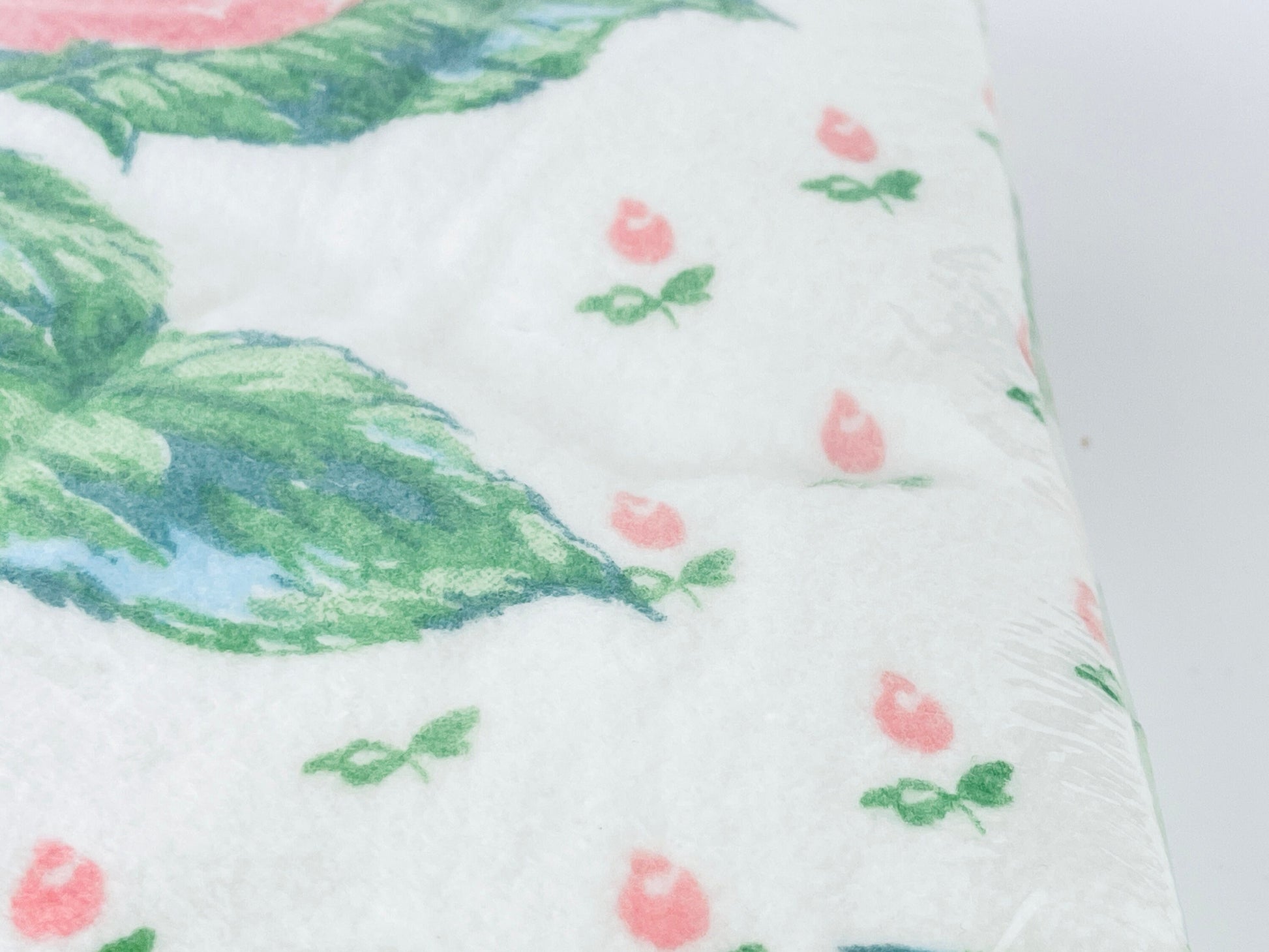 Product image for 'vintage beacon pink floral pattern double full blanket 72 x 90 pink satin ribbon trim nos new old stock made in usa' (view 353b75)