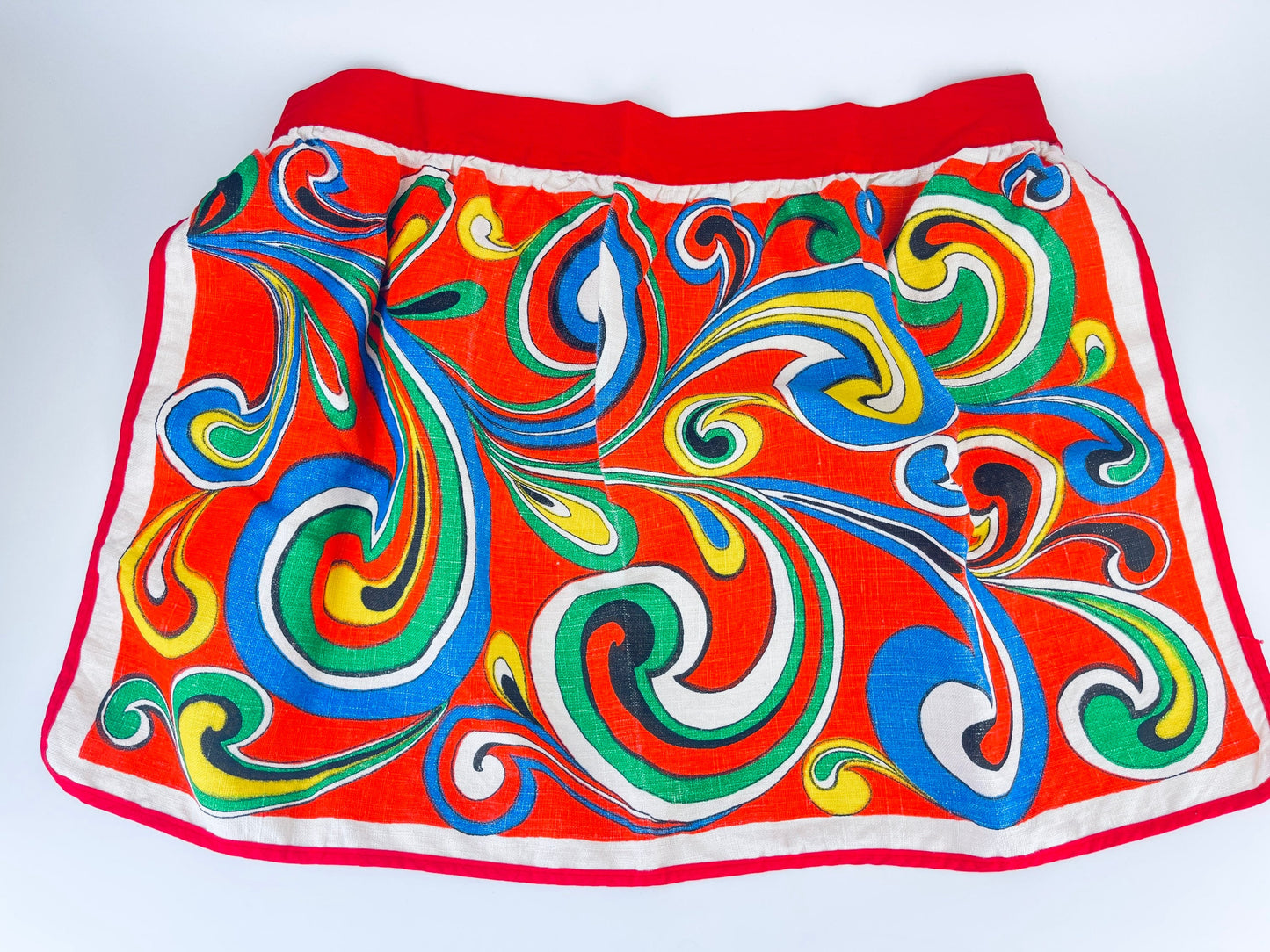 Product image for 'vintage paisley linen waist apron red strings' (view 51413a)