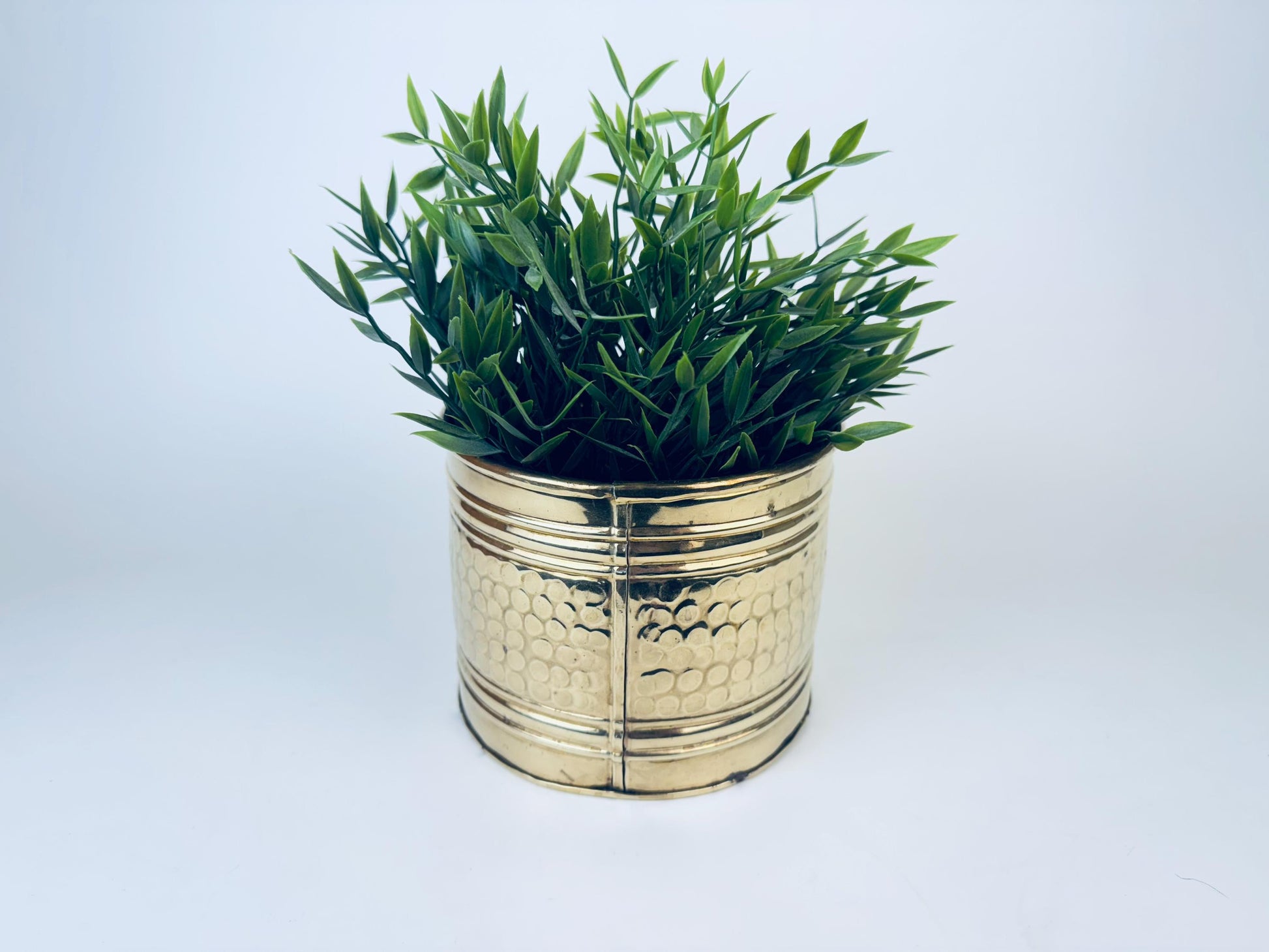 Product image for 'vintage 6 hammered brass indoor planter pot' (view 2f0574)