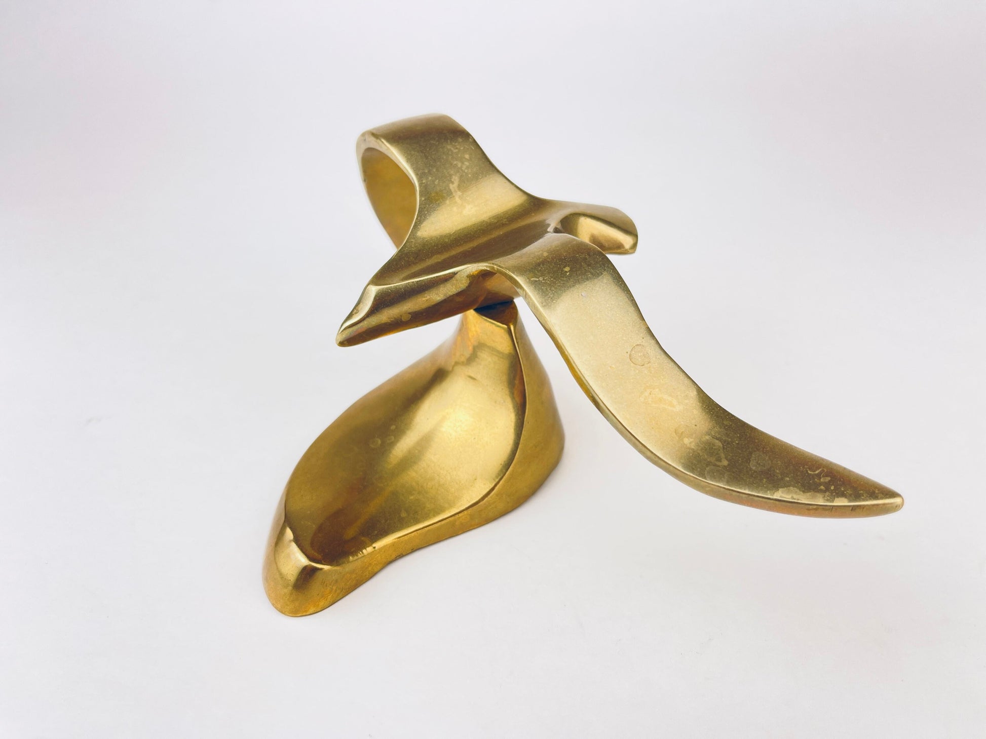 Product image for 'vintage solid brass moveable bird figurine attractive aged metal patina' (view 6523cf)