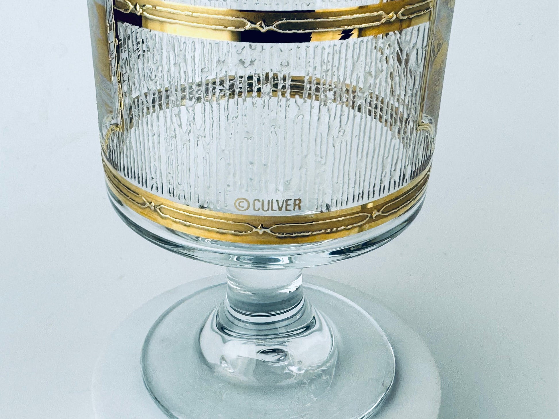Product image for 'vintage culver tyrol 22 kt gold yellowstone national park souvenir pedestal glasses set of two 2' (view f483aa)