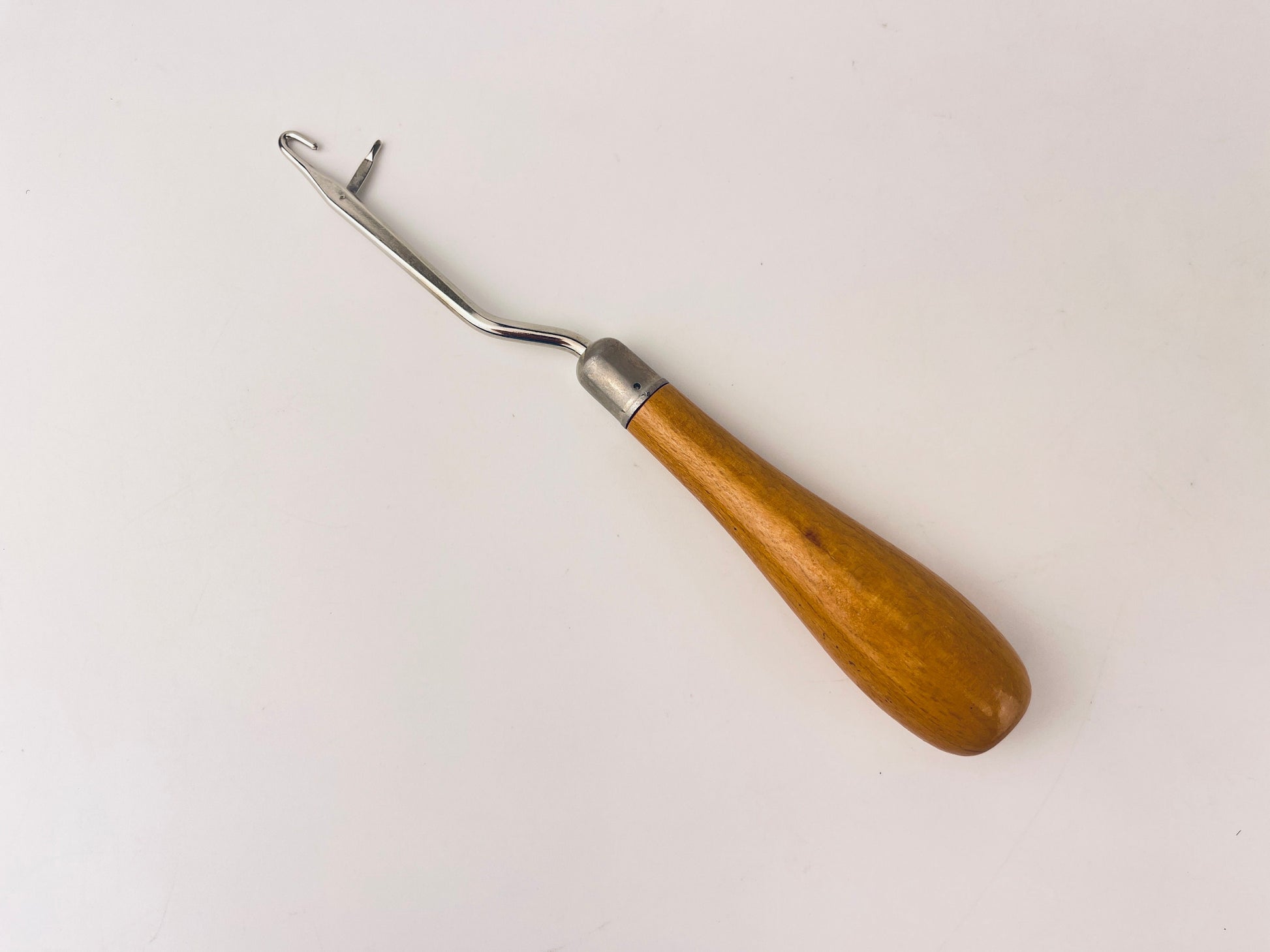 Product image for 'vintage rug yarn latch tool wood handle' (view 3e85e3)