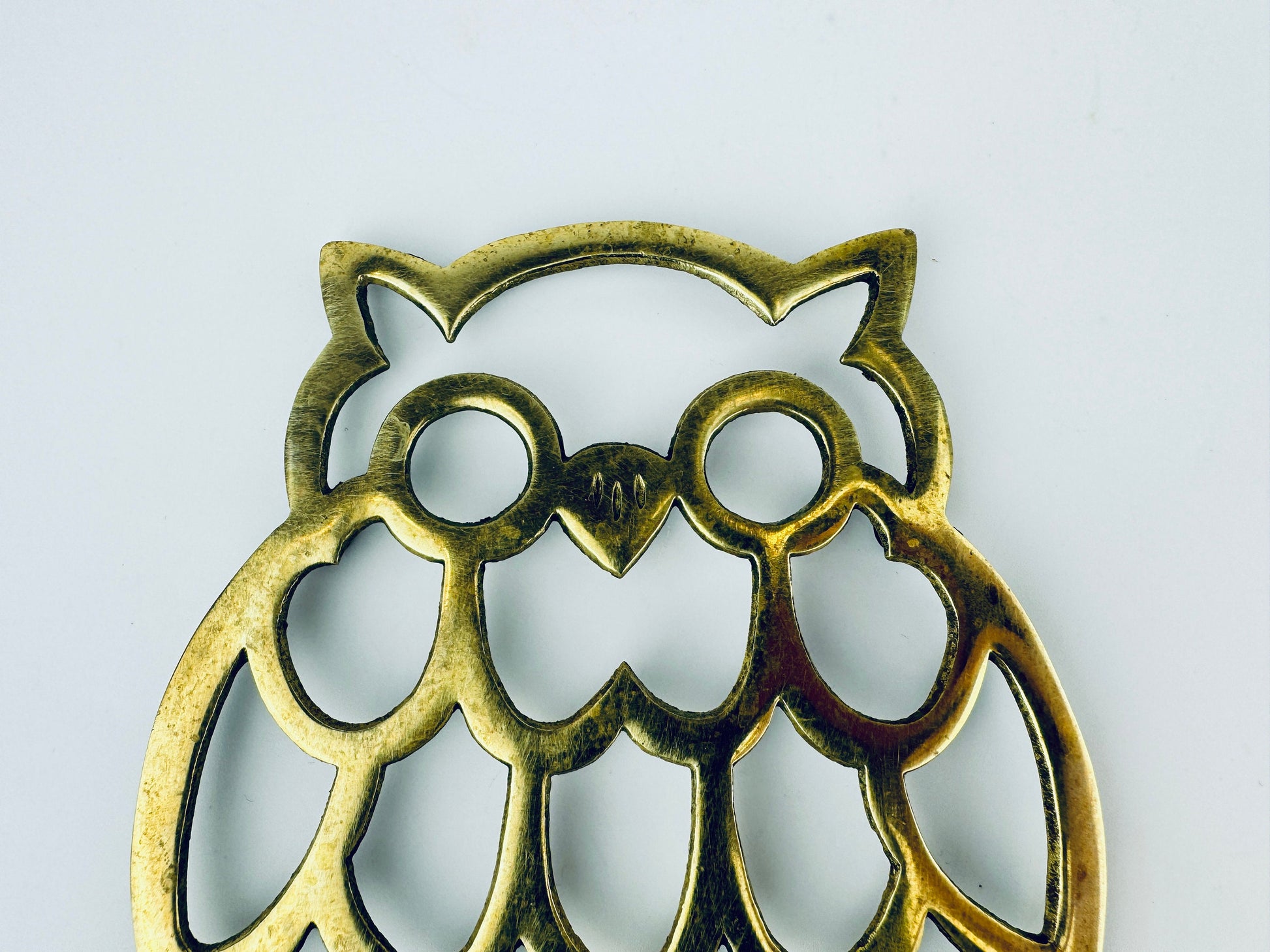 Product image for 'vintage brass owl trivet hot pot plate holder table saver attractive aged metal patina' (view 59f78a)