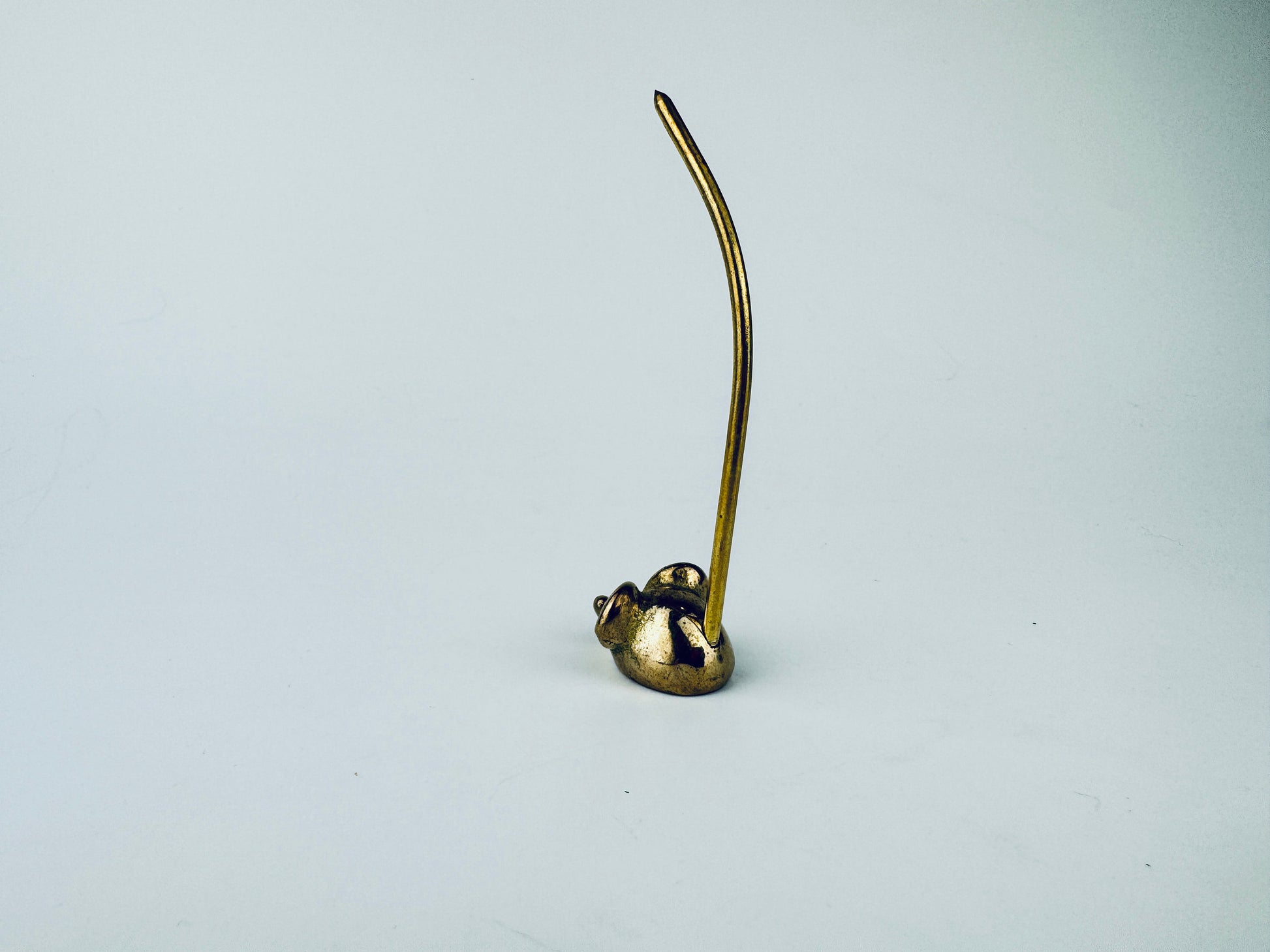 Product image for 'vintage crooked tail small brass mouse ring jewelry receipt holder made in korea attractive aged metal patina sold separately' (view 860fef)