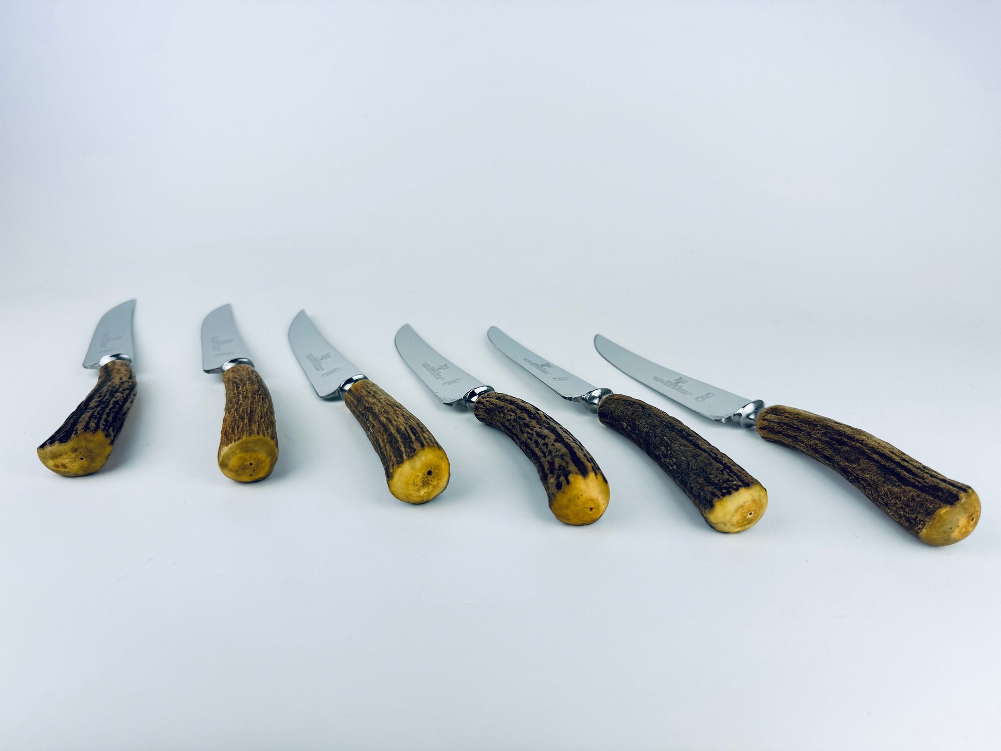 Product image for 'vintage genuine antler handles henry rogers sons co serrated stainless steel steak knife set set of six 6 made in england' (view 7c6838)