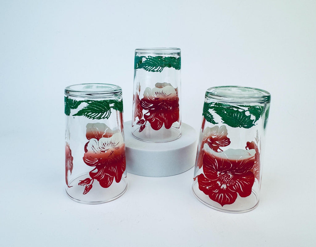 Product image for 'vintage red green floral juice glasses set of three 3' (view d46e3c)