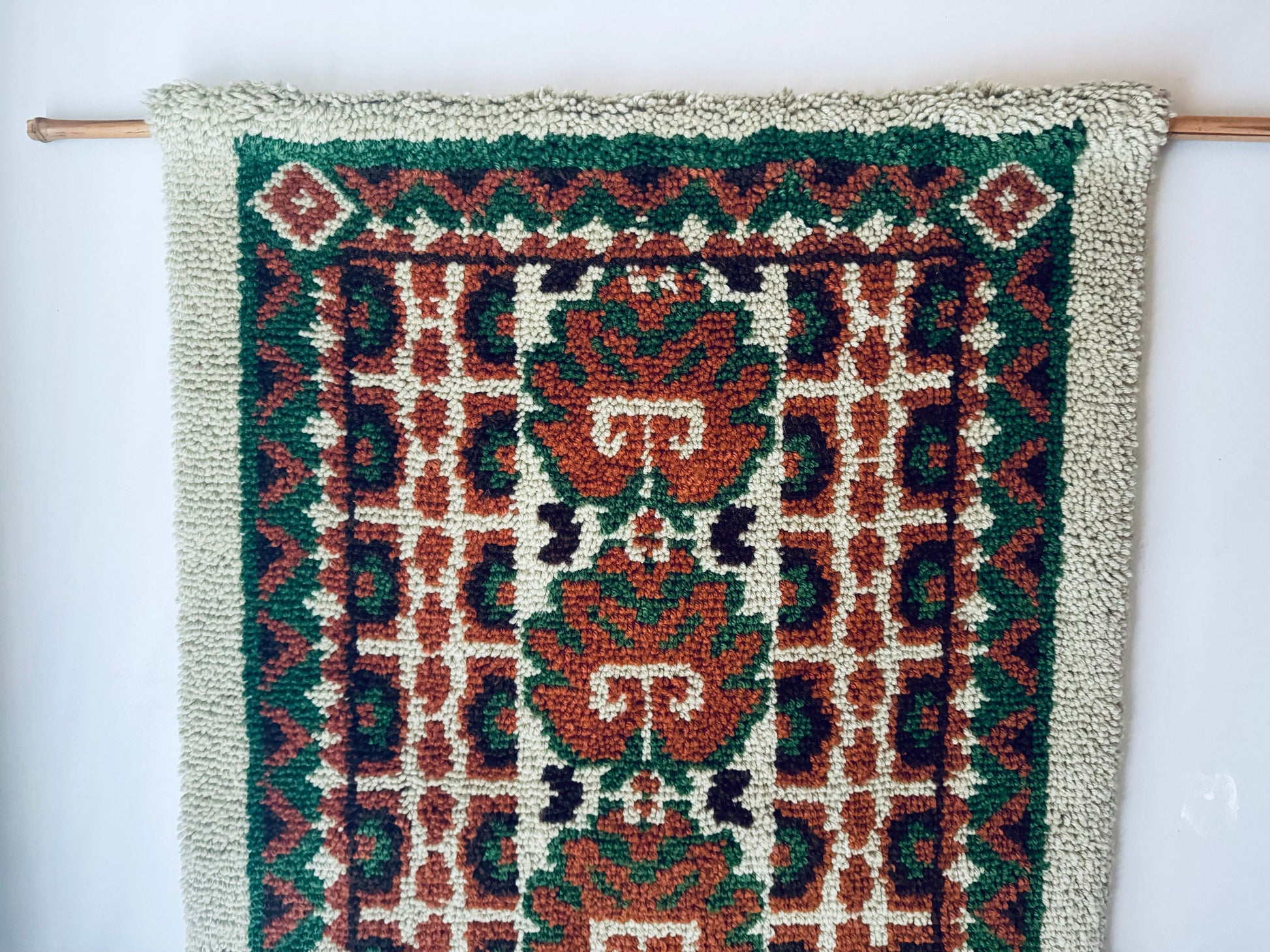 Product image for 'vintage handmade geometric latch hook tapestry wall hanging 30 x 43' (view 30d895)
