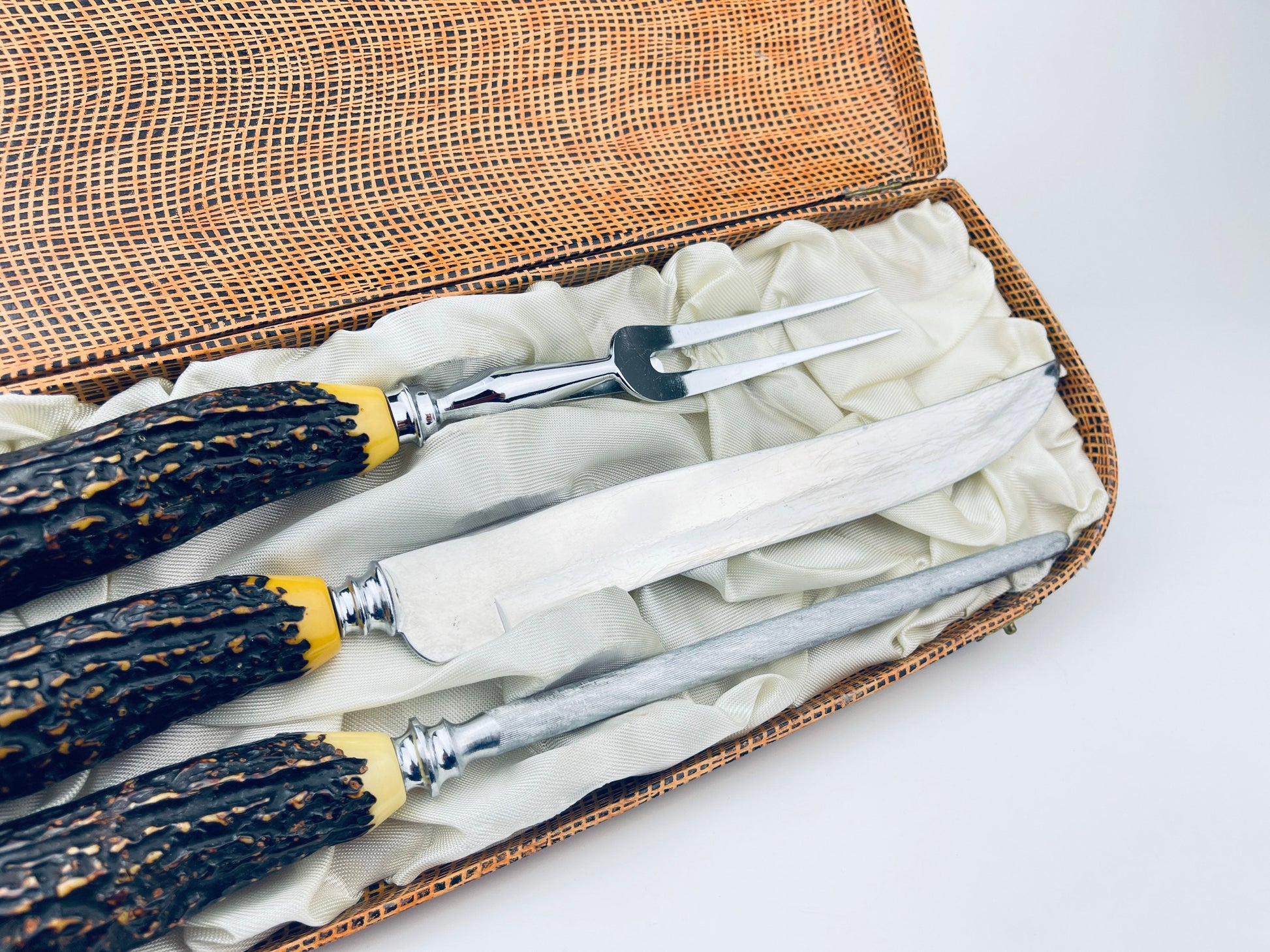 Product image for 'vintage faux antler serving utensil knife set sheffield england forged steel knife sharpener cutler john palmer knife' (view 411c93)