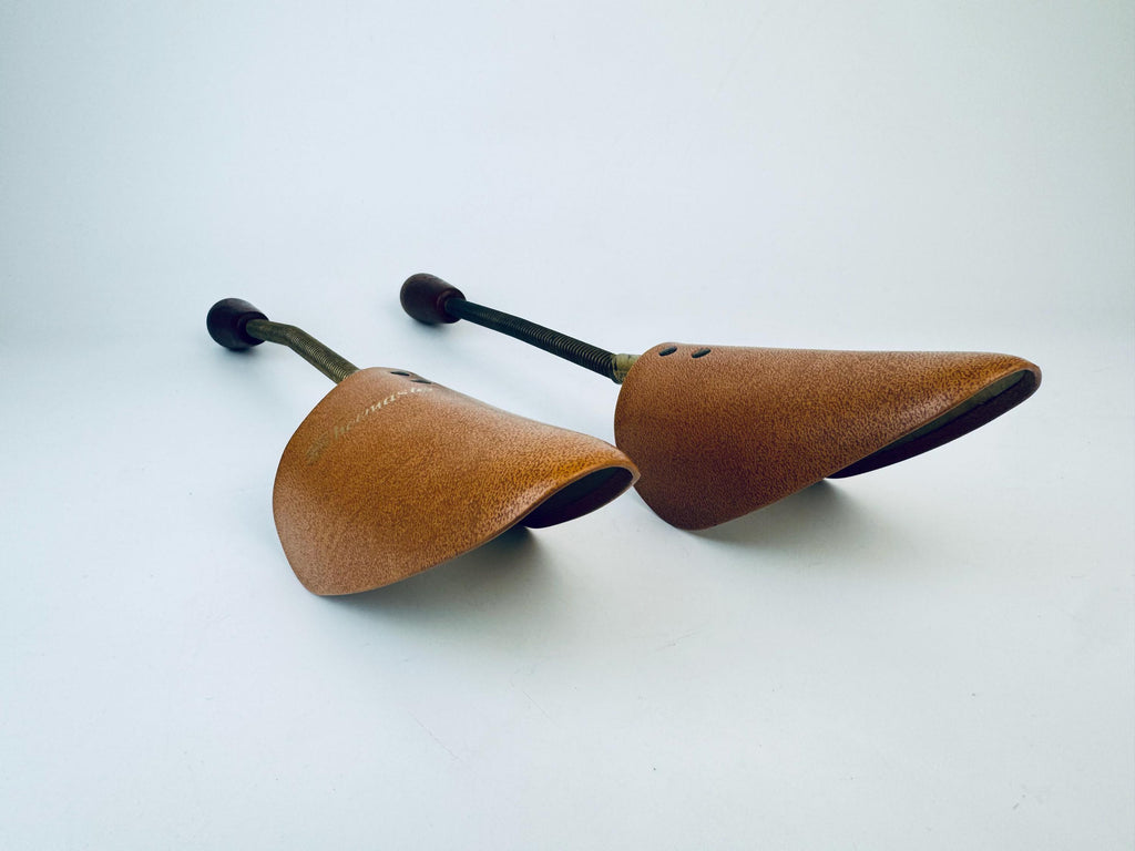 Product image for 'vintage shoemaster faux brown leather shoe trees set of 2' (view ef4b12)