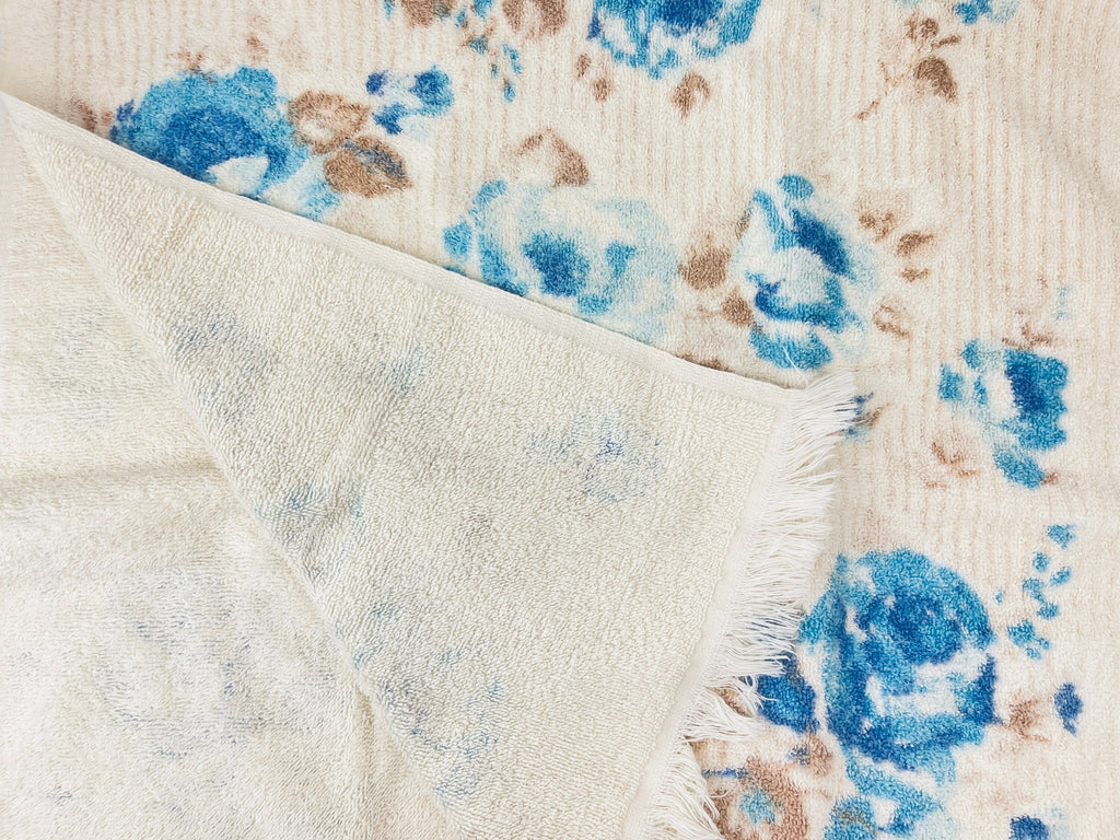 Product image for 'vintage blue floral fringe bath towel' (view 404ff6)