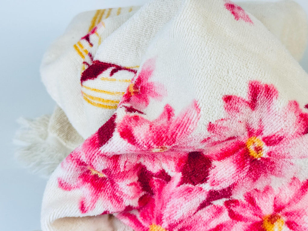 Product image for 'vintage sears pink gold floral fringe bath towel made in canada cotton polyester blend' (view 10ade0)