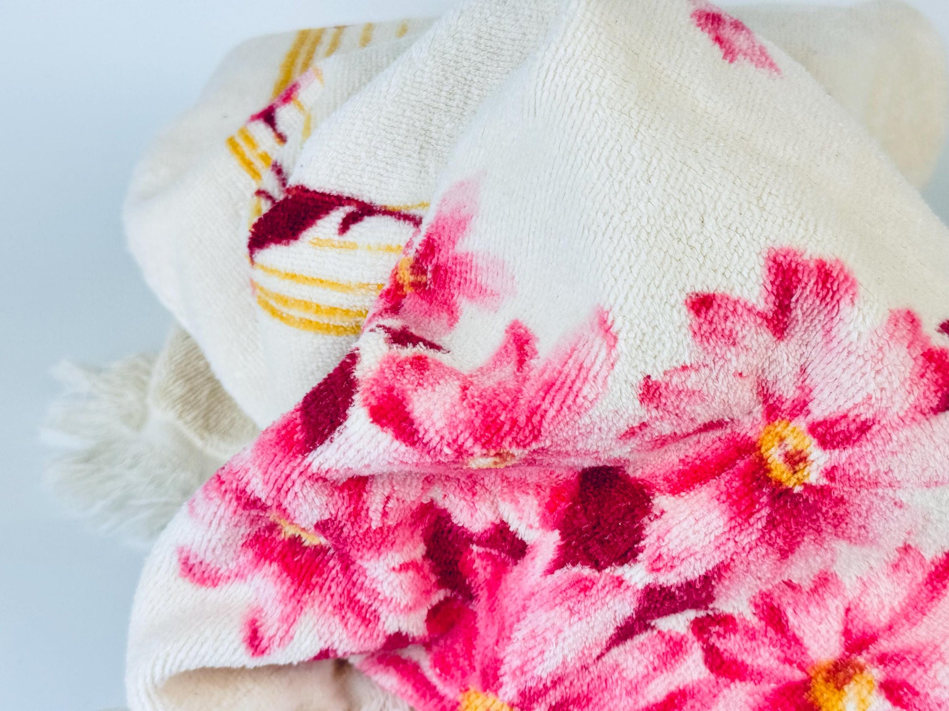 Product image for 'vintage sears pink gold floral fringe bath towel made in canada cotton polyester blend' (view 10ade0)