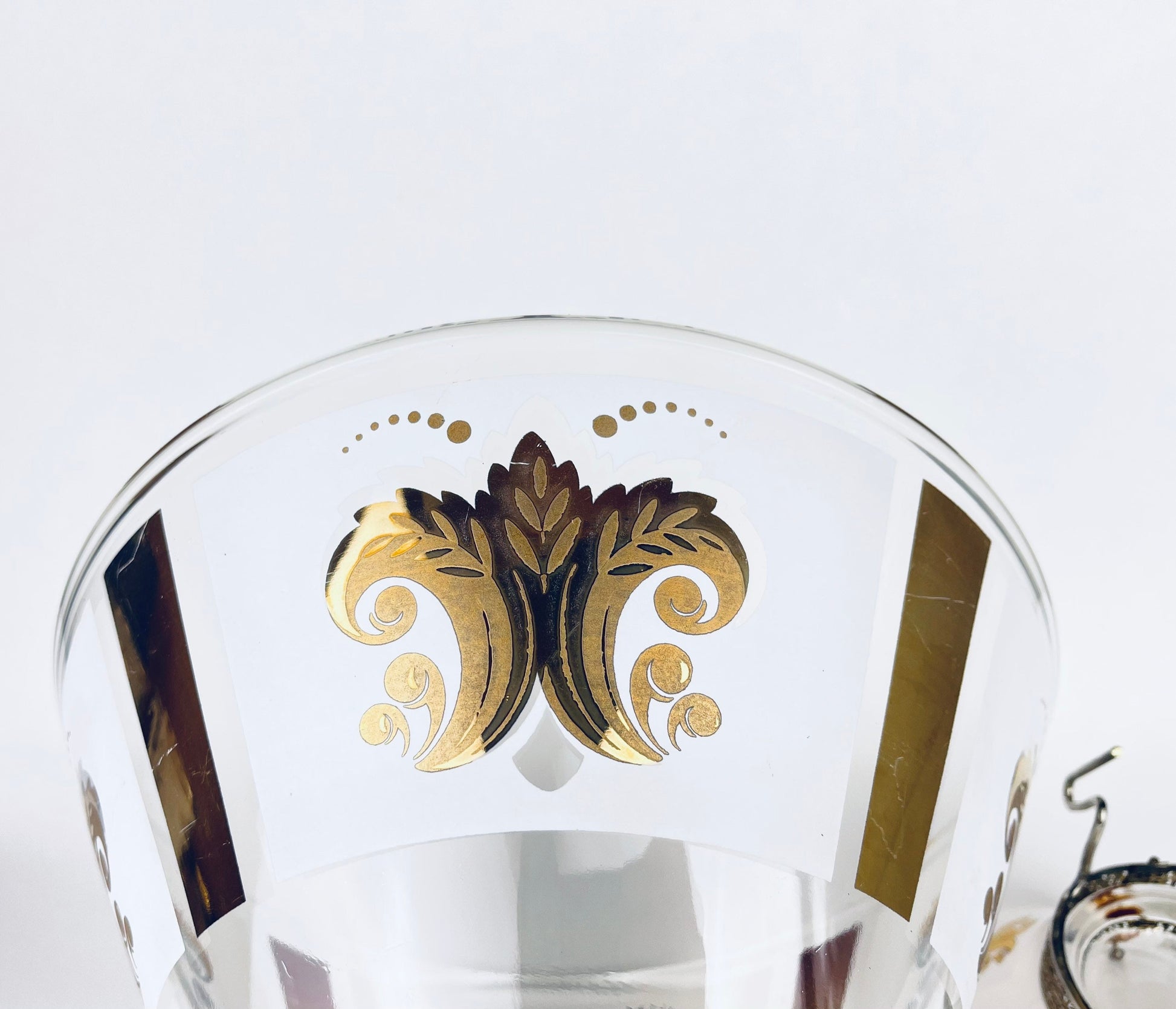 Product image for 'vintage glass chip n dip bowl set gold white fleur de lis pattern' (view 4d6a4a)