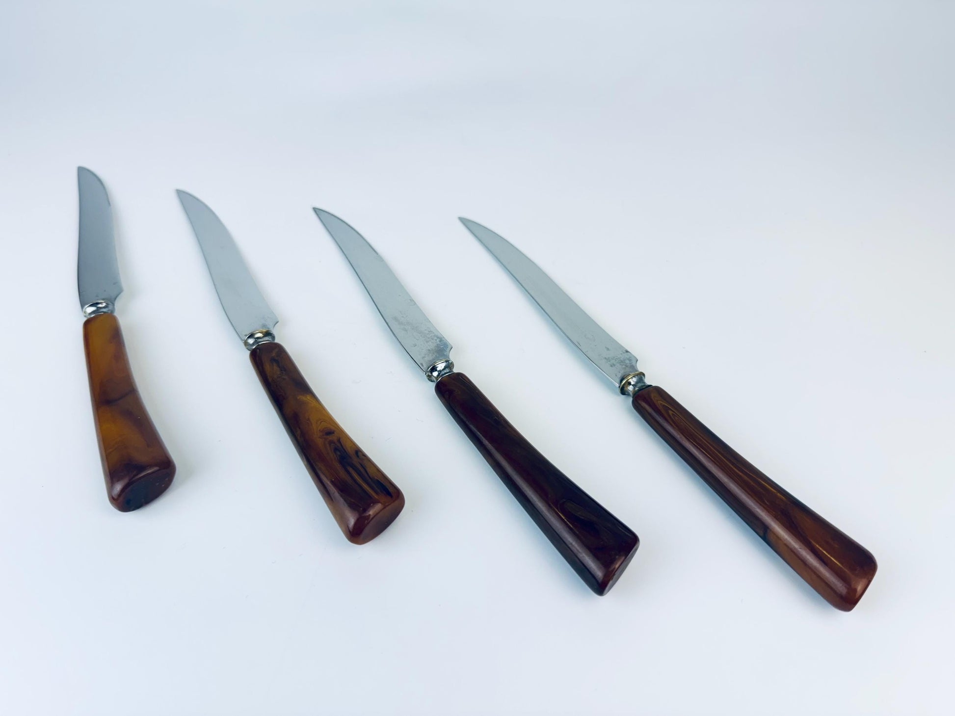 Product image for 'vintage gh glo hill serrated knife set stainless steel bakelite handle set set of four 4' (view d3f548)