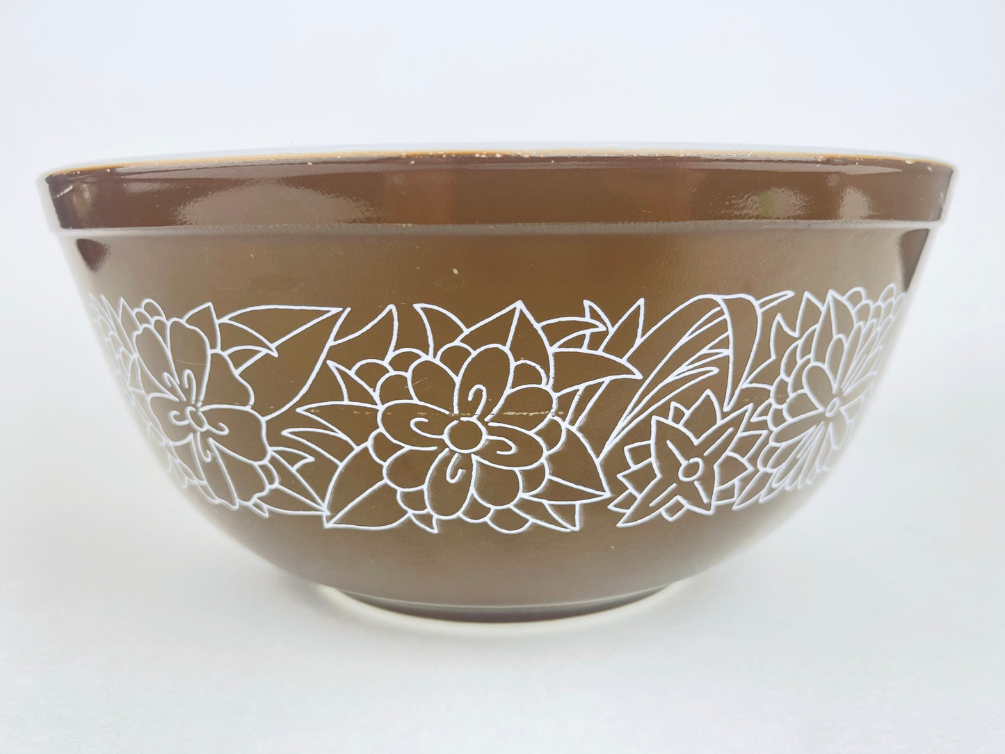 Product image for 'vintage woodland pyrex mixing bowl 403 2 1 2 l 2 1 2 qt' (view c56525)