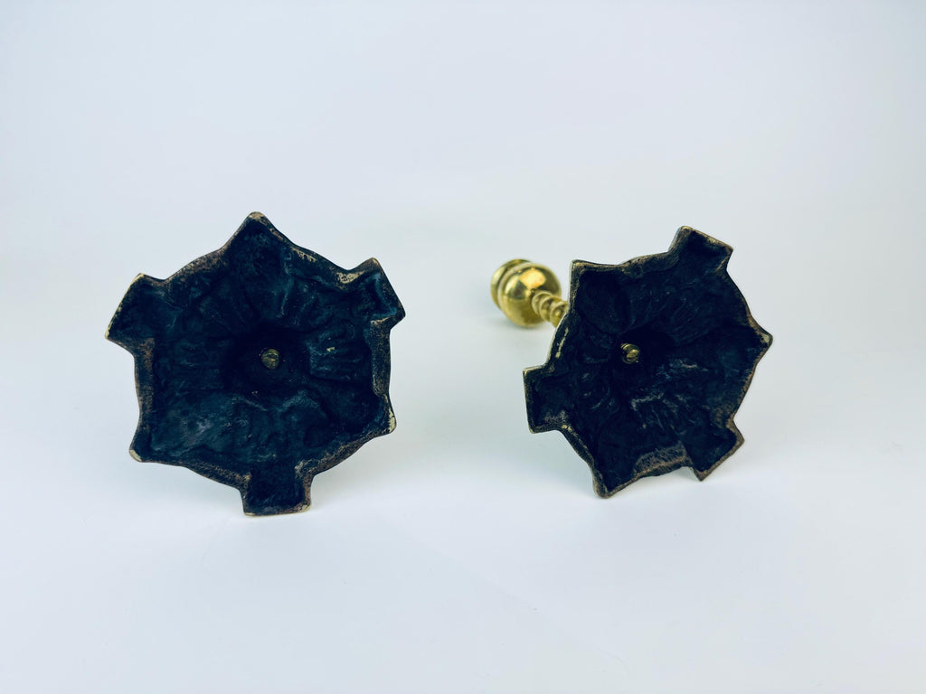 Product image for 'antique vintage english green man face solid brass candlestick holders set of two 2 made in england victorian era' (view 8a6c5f)