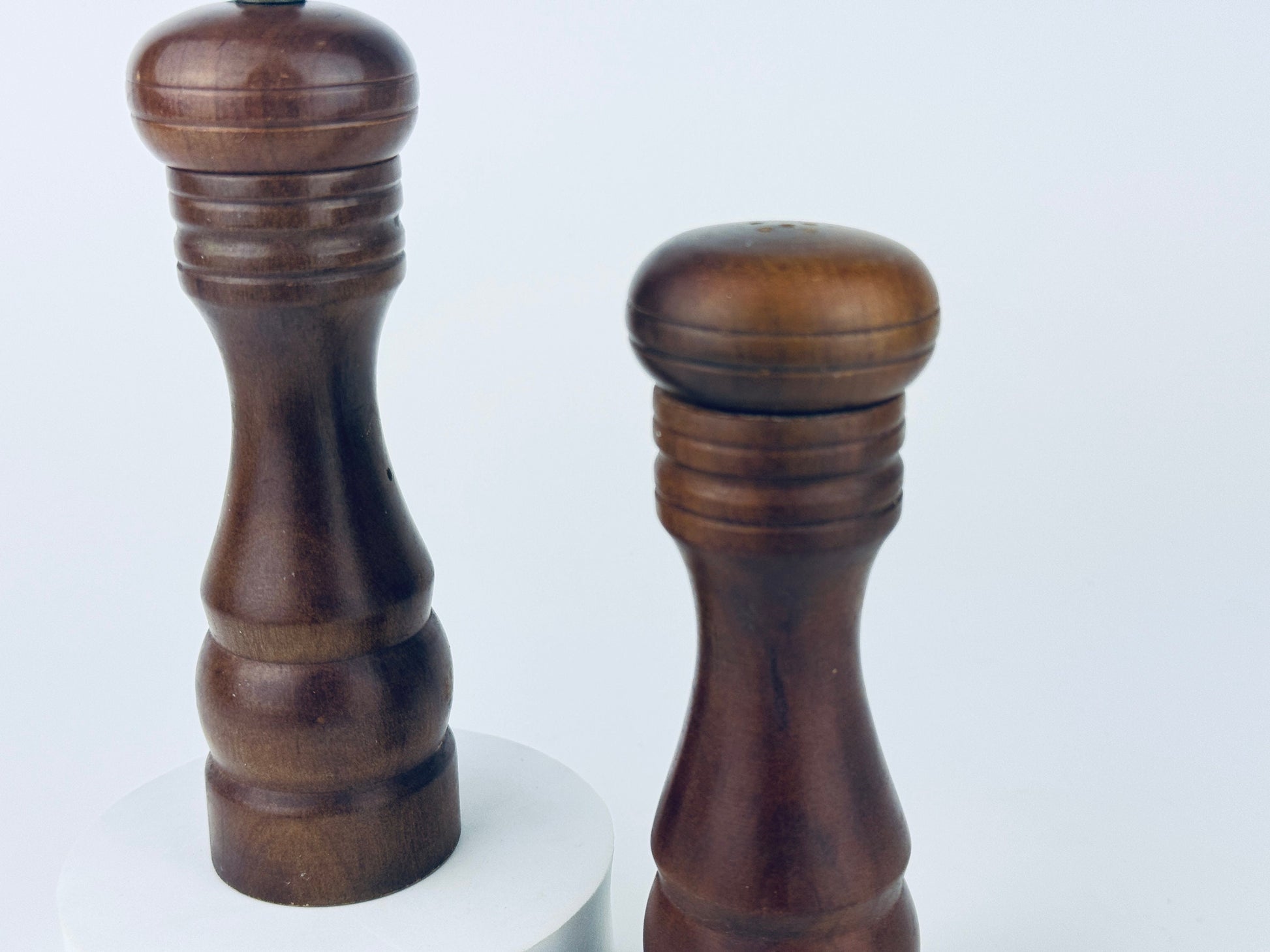 Product image for 'vintage wood salt shaker pepper grinder set of two 2 made in japan' (view e8ef24)