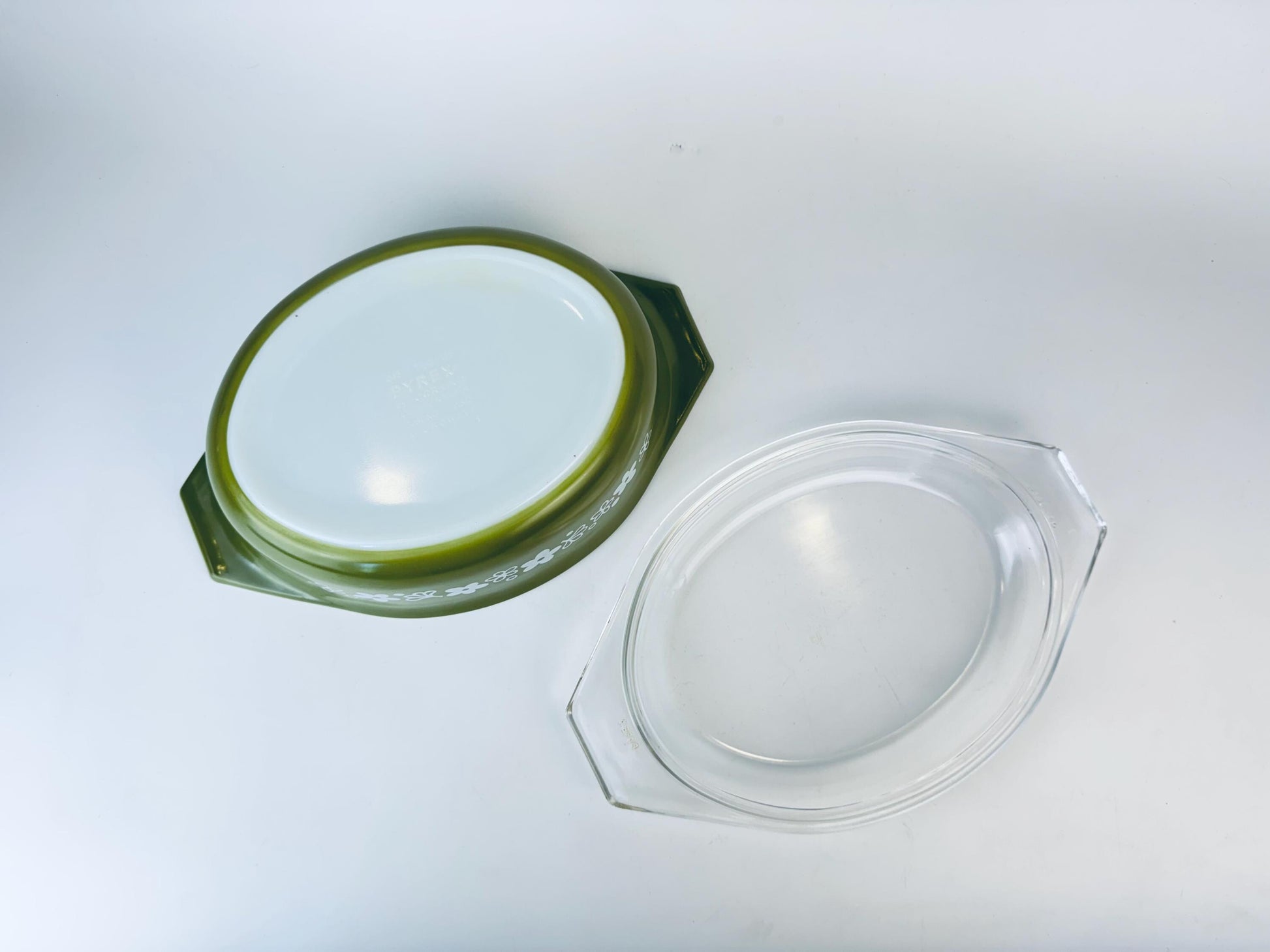 Product image for 'vintage pyrex oval casserole dish 043 1 1 2 qt green spring blossom pattern' (view 31e8bf)