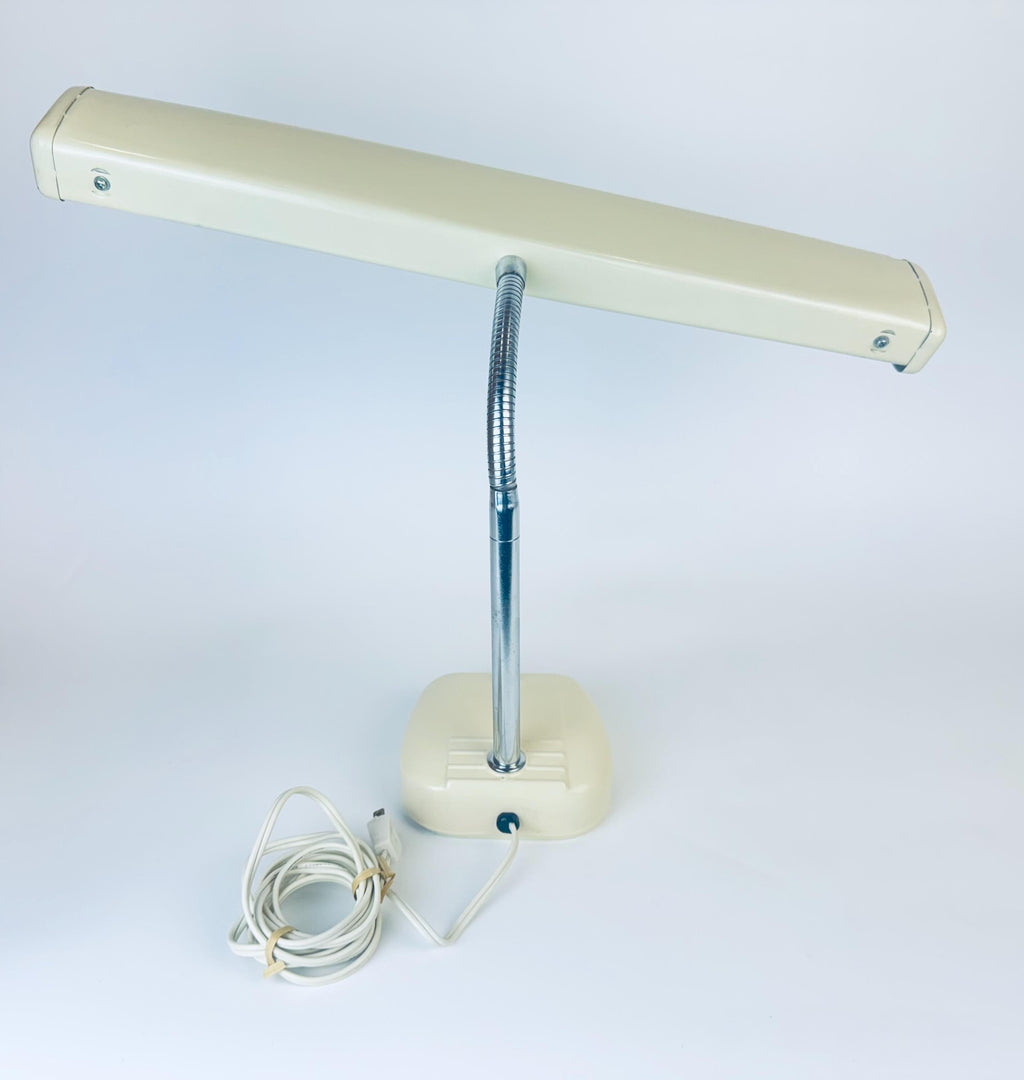 Product image for 'vintage beige metal task study table lamp flexible silver metal gooseneck' (view 654df7)